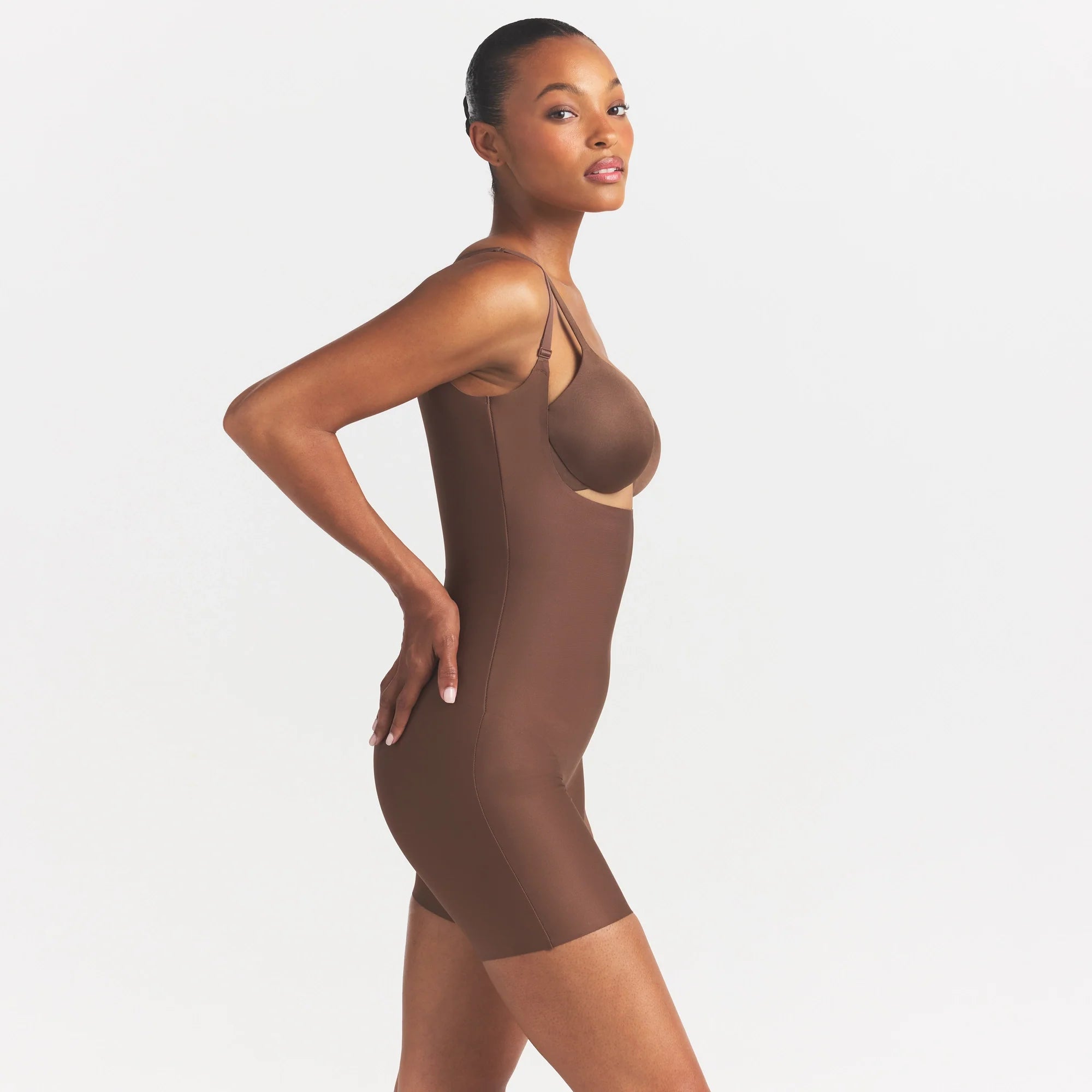 SKIMS BODY CORE SCULPT BACK SMOOTHING OPEN BUST MID THIGH BODYSUIT | JASPER ON A MODEL SIDE VIEW @