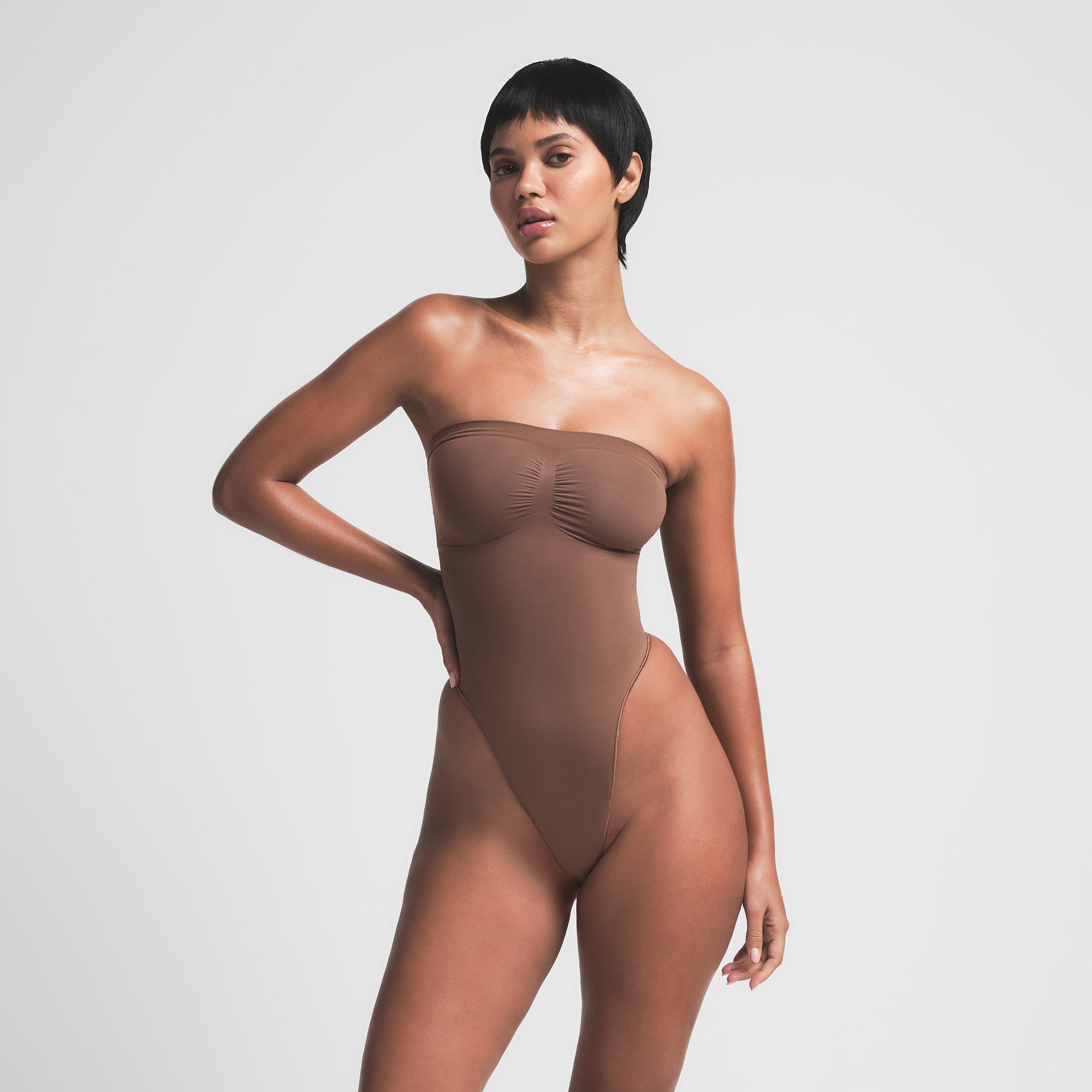 SEAMLESS SCULPT STRAPLESS THONG BODYSUIT | JASPER ON A MODEL FRONT VIEW