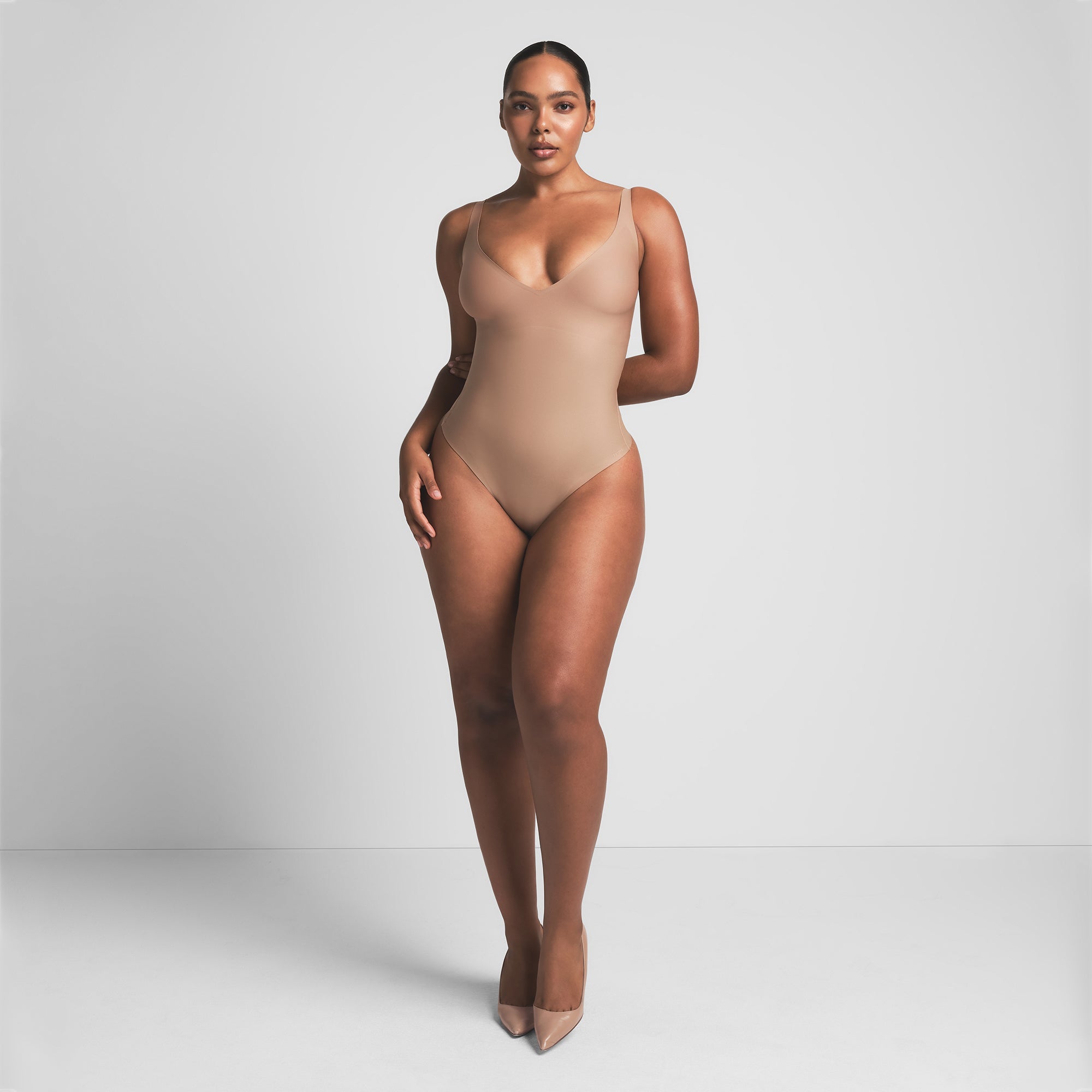 SKIMS BODY CORE SCULPT PLUNGE THONG BODYSUIT | SIENNA ON A MODEL FRONT VIEW
