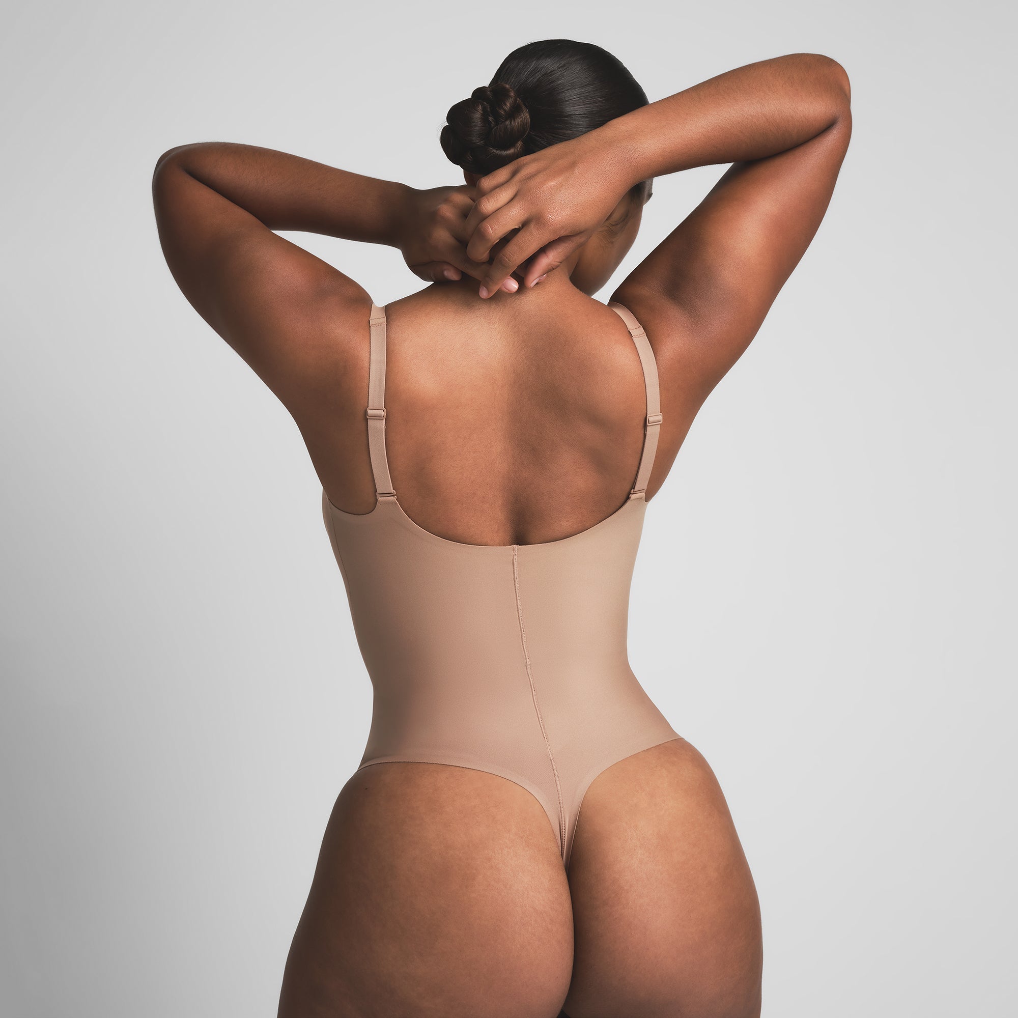 SKIMS BODY CORE SCULPT PLUNGE THONG BODYSUIT | SIENNA ON A MODEL BACK VIEW