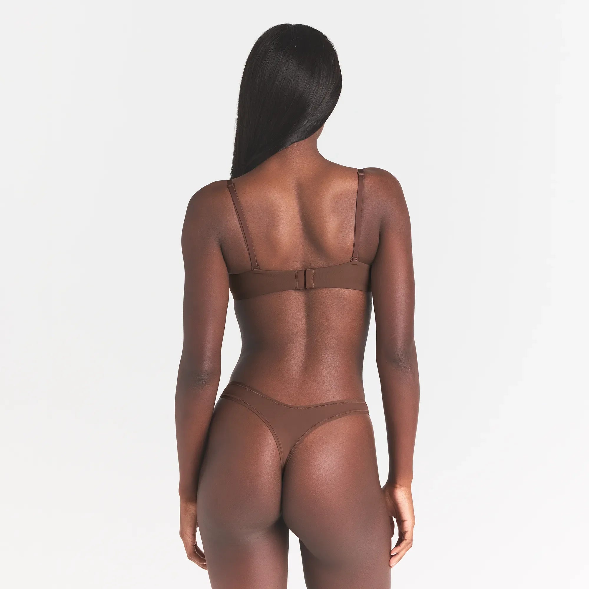 FITS EVERYBODY BALCONETTE BRA | JASPER ON A MODEL BACK VIEW @ | FOCUS: 0.0, 1.0, 0.9