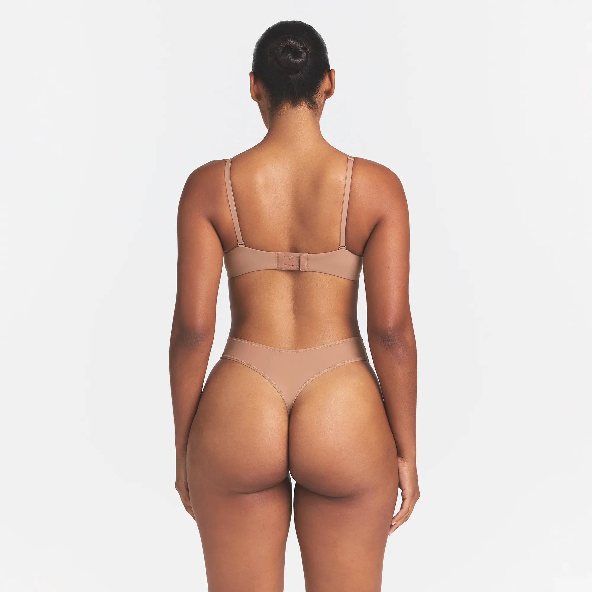 FITS EVERYBODY BALCONETTE BRA | SIENNA ON A MODEL BACK VIEW @ | FOCUS: 0.0, 1.0, 0.9