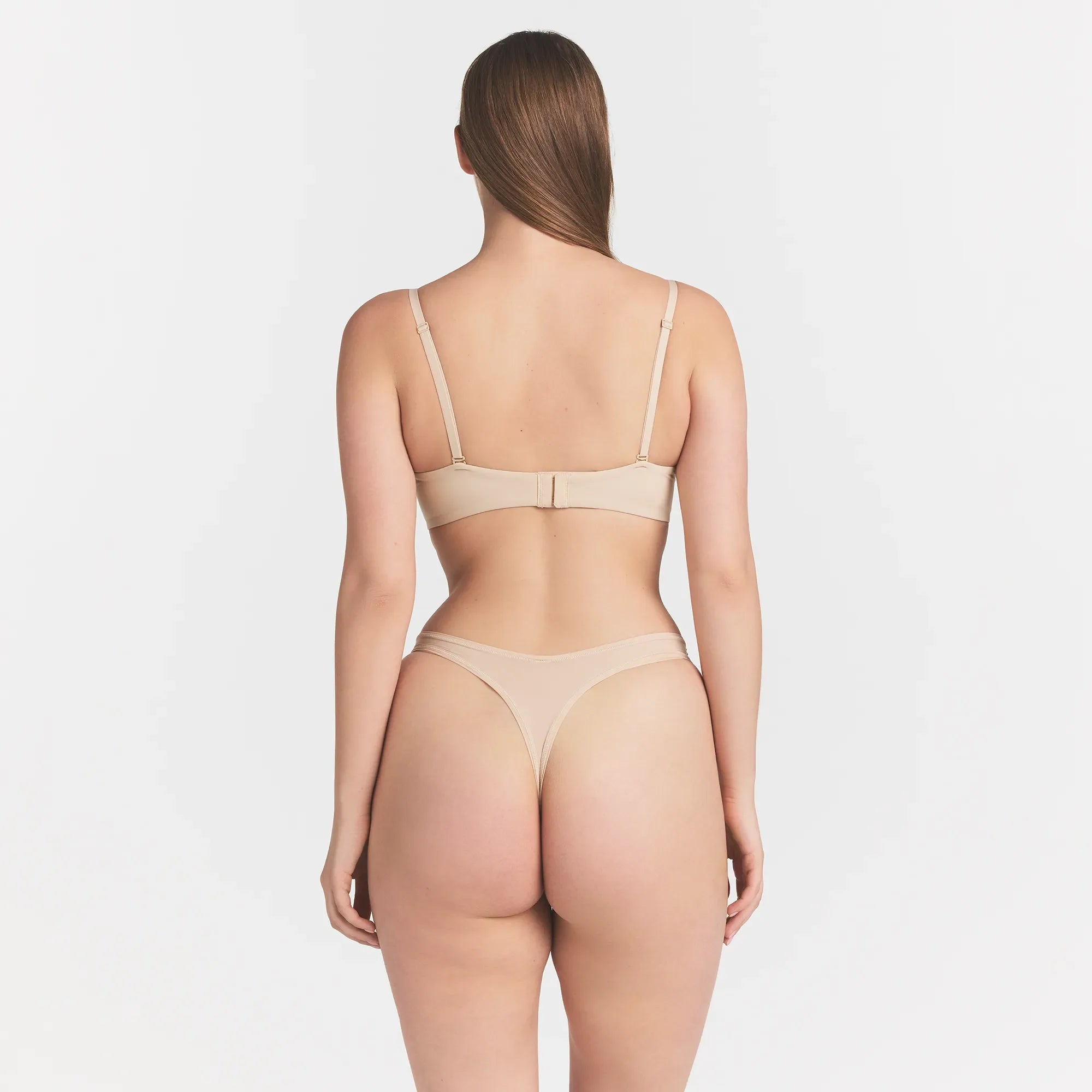 FITS EVERYBODY BALCONETTE BRA | SAND ON A MODEL BACK VIEW @ | FOCUS: 0.0, 1.0, 0.9