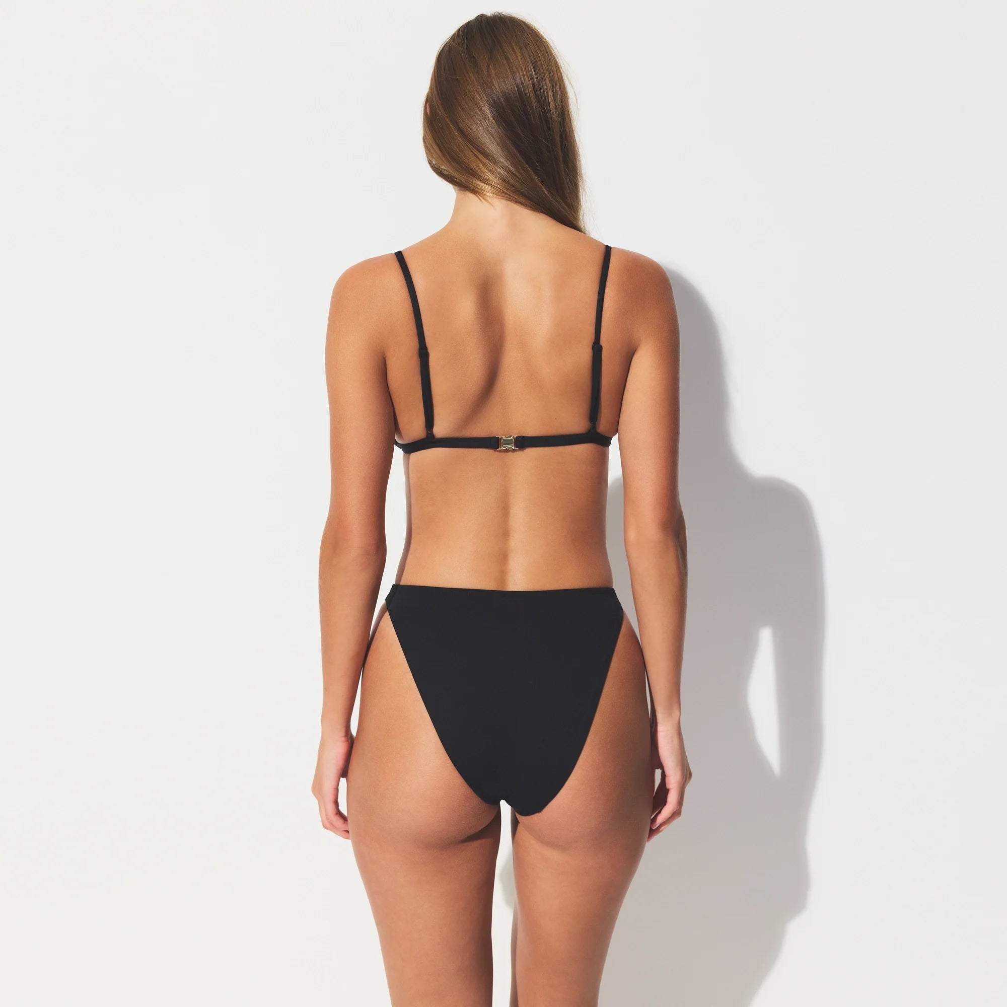 ICONIC SWIM HIGH LEG BIKINI BOTTOM | OBSIDIAN ON A MODEL SIDE VIEW @ | FOCUS: 0.0, 1.0, 0.9 