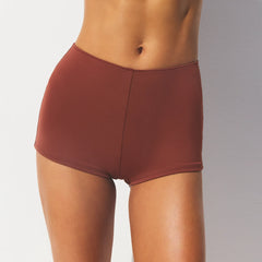 SIGNATURE SWIM SHORT BIKINI BOTTOM | HENNA ON A MODEL FRONT VIEW @ | FOCUS: 0.0, 1.0, 0.9 @ | FOCUS: 0.0, 1.0, 0.9 