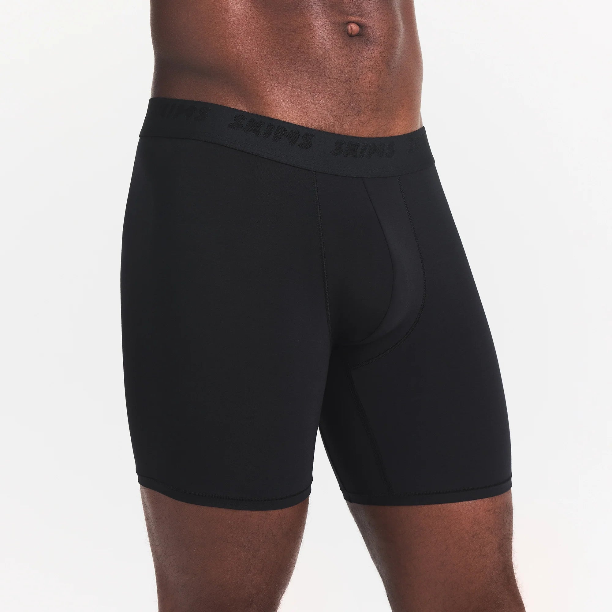 SKIMS STRETCH MENS 5" BOXER BRIEF | OBSIDIAN ON A MODEL SIDE VIEW