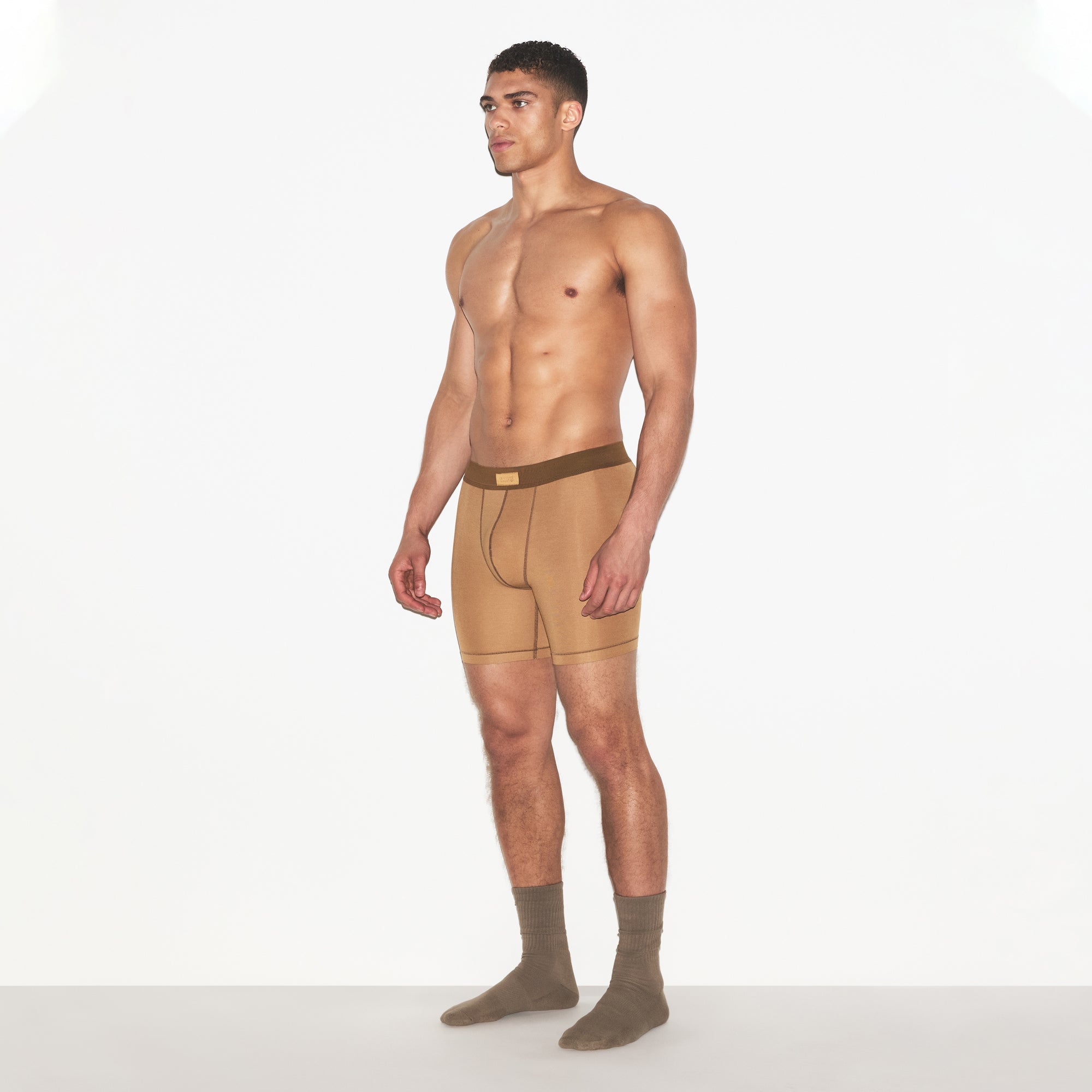 SKIMS COTTON MENS 5 INCH BOXER BRIEF | RUSSET ON A MODEL FRONT VIEW | FOCUS: 0.0, 1.0, 0.9