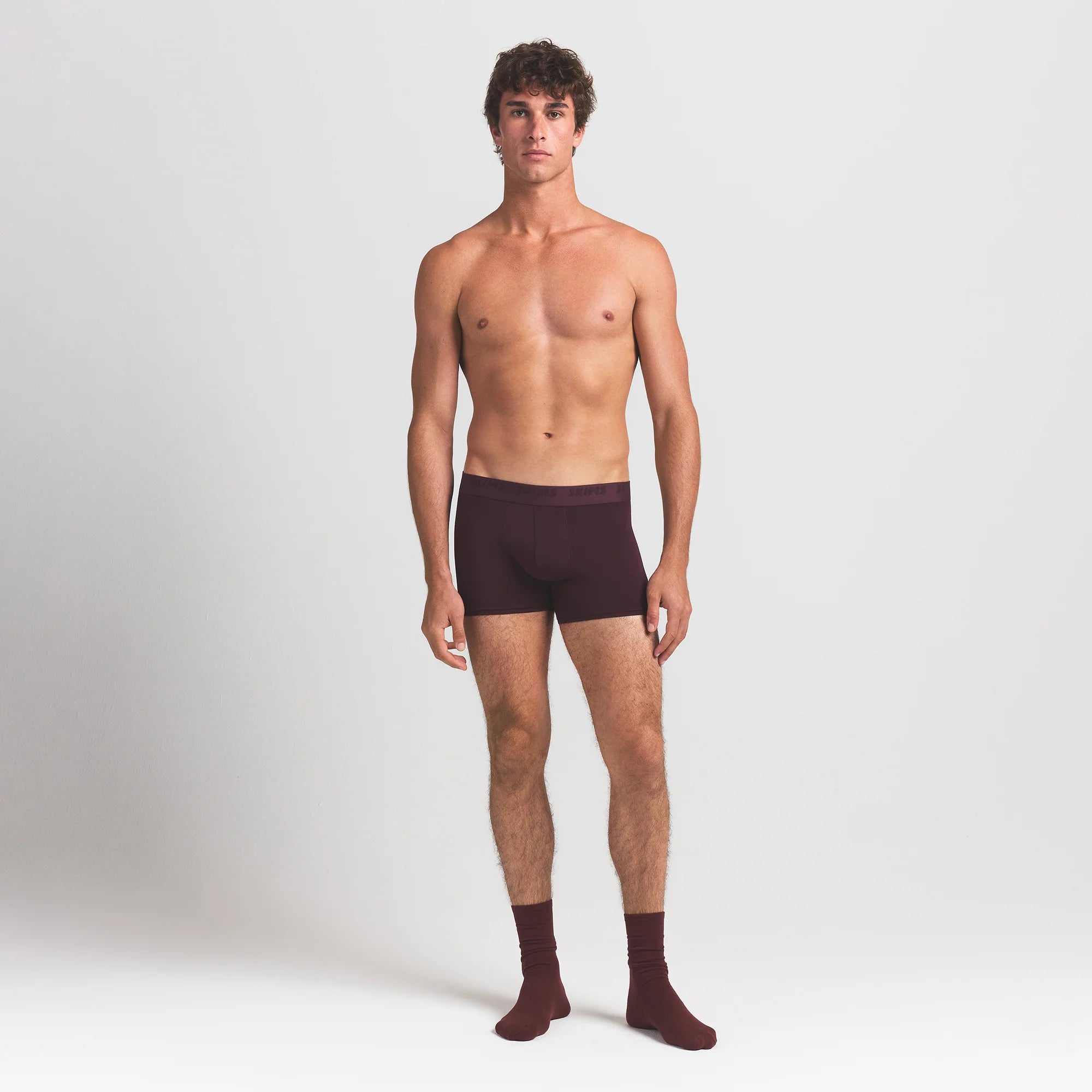 SKIMS STRETCH MENS 3" BOXER BRIEF 3-PACK | RAVEN MULTI ON A MODEL FRONT VIEW @ | FOCUS: 0.0, 1.0, 0.9