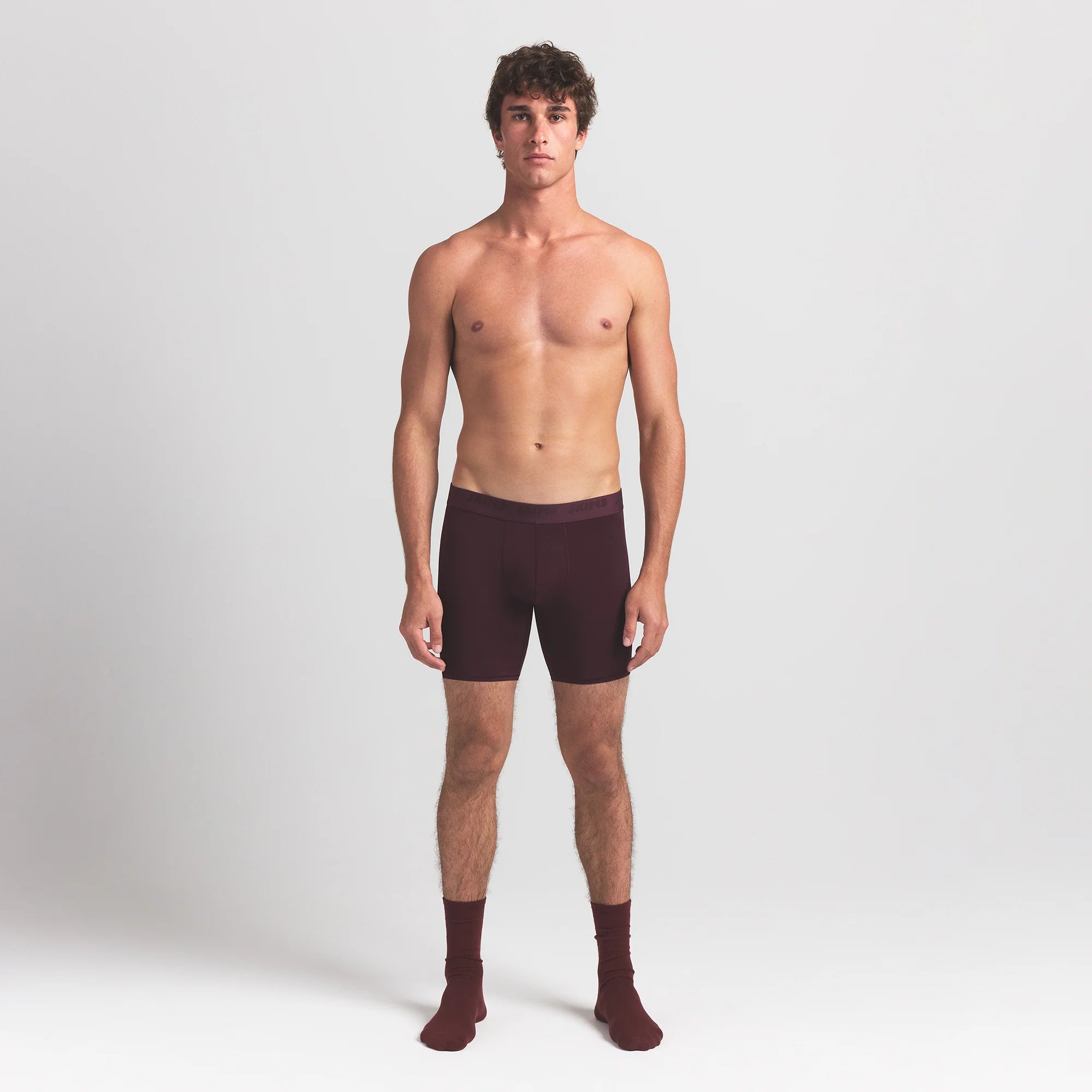 SKIMS STRETCH MENS 5" BOXER BRIEF 3-PACK | RAVEN MULTI ON A MODEL FRONT VIEW @ | FOCUS: 0.0, 1.0, 0.9