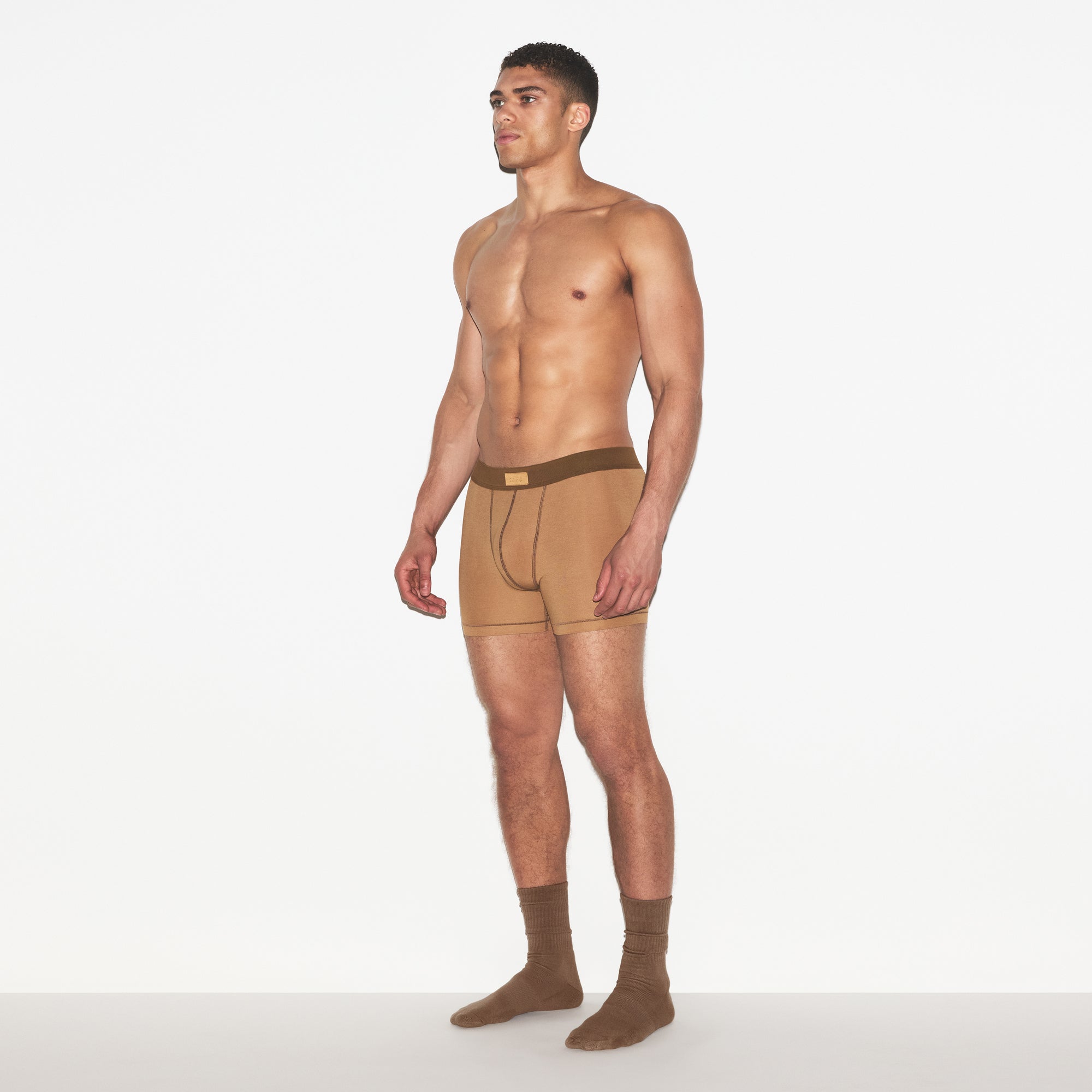 SKIMS COTTON MENS 3 INCH BOXER BRIEF 3-PACK | RUSSET MULTI ON A MODEL FRONT VIEW | FOCUS: 0.0, 1.0, 0.9