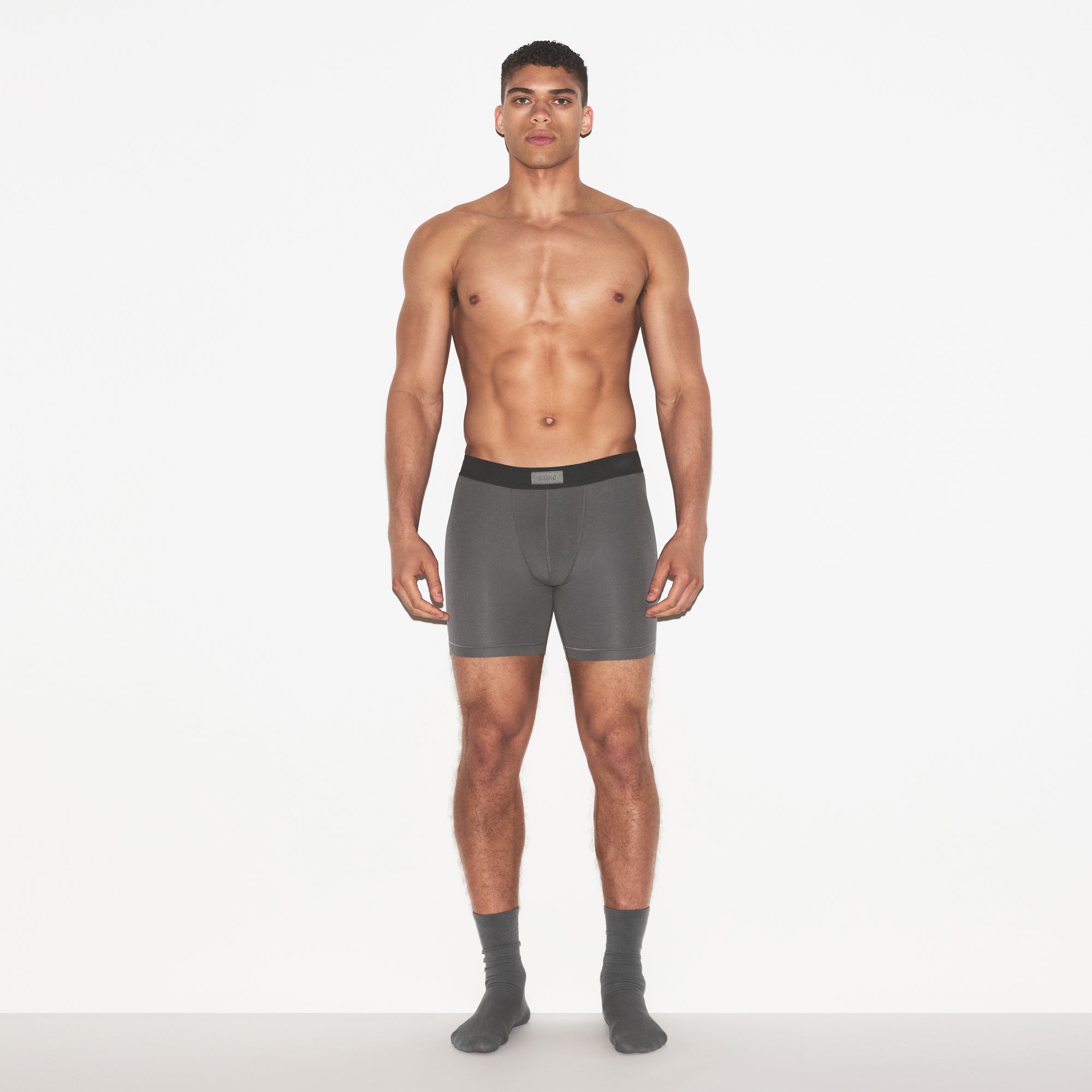 SKIMS COTTON MENS 5 INCH BOXER BRIEF 3-PACK | RUSSET MULTI ON A MODEL FRONT VIEW | FOCUS: 0.0, 1.0, 0.9