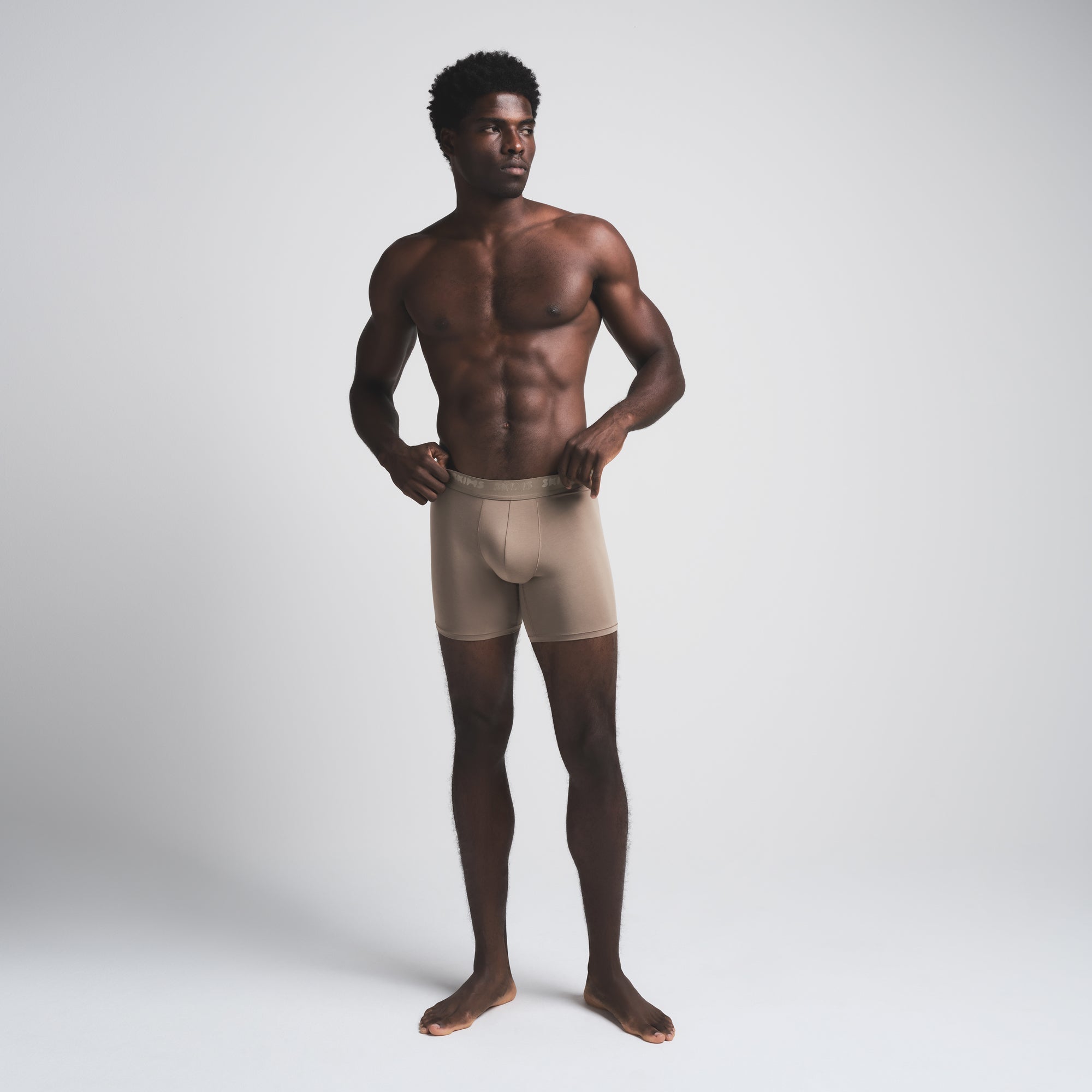 SKIMS STRETCH MENS 5" BOXER BRIEF 5-PACK | COCOA MULTI ON A MODEL FRONT VIEW