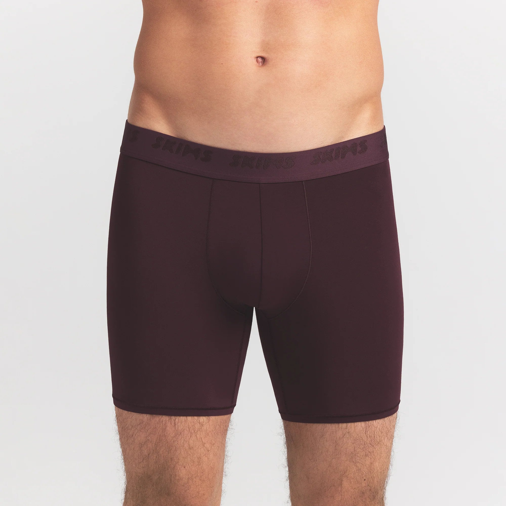 SKIMS STRETCH MENS 5" BOXER BRIEF 5-PACK | RAVEN CURRANT MULTI ON A MODEL FRONT VIEW @ | FOCUS: 0.0, 1.0, 0.9