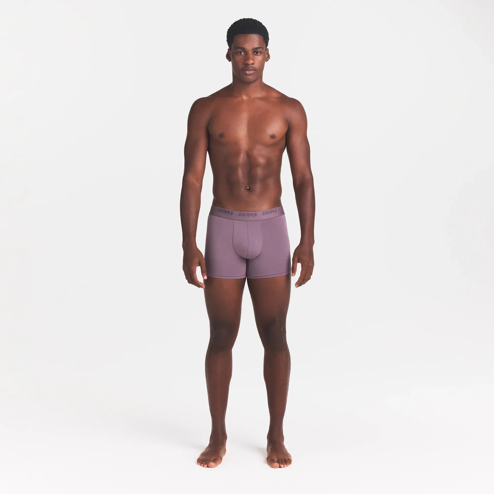 SKIMS STRETCH MENS 3" BOXER BRIEF 5-PACK | IRIS GUNMETAL MULTI ON A MODEL FRONT VIEW@ | FOCUS: 0.0, 1.0, 0.9
