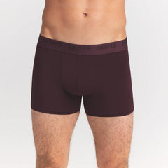 SKIMS STRETCH MENS 3" BOXER BRIEF 5-PACK | RAVEN CURRANT MULTI ON A MODEL FRONT VIEW @ | FOCUS: 0.0, 1.0, 0.9