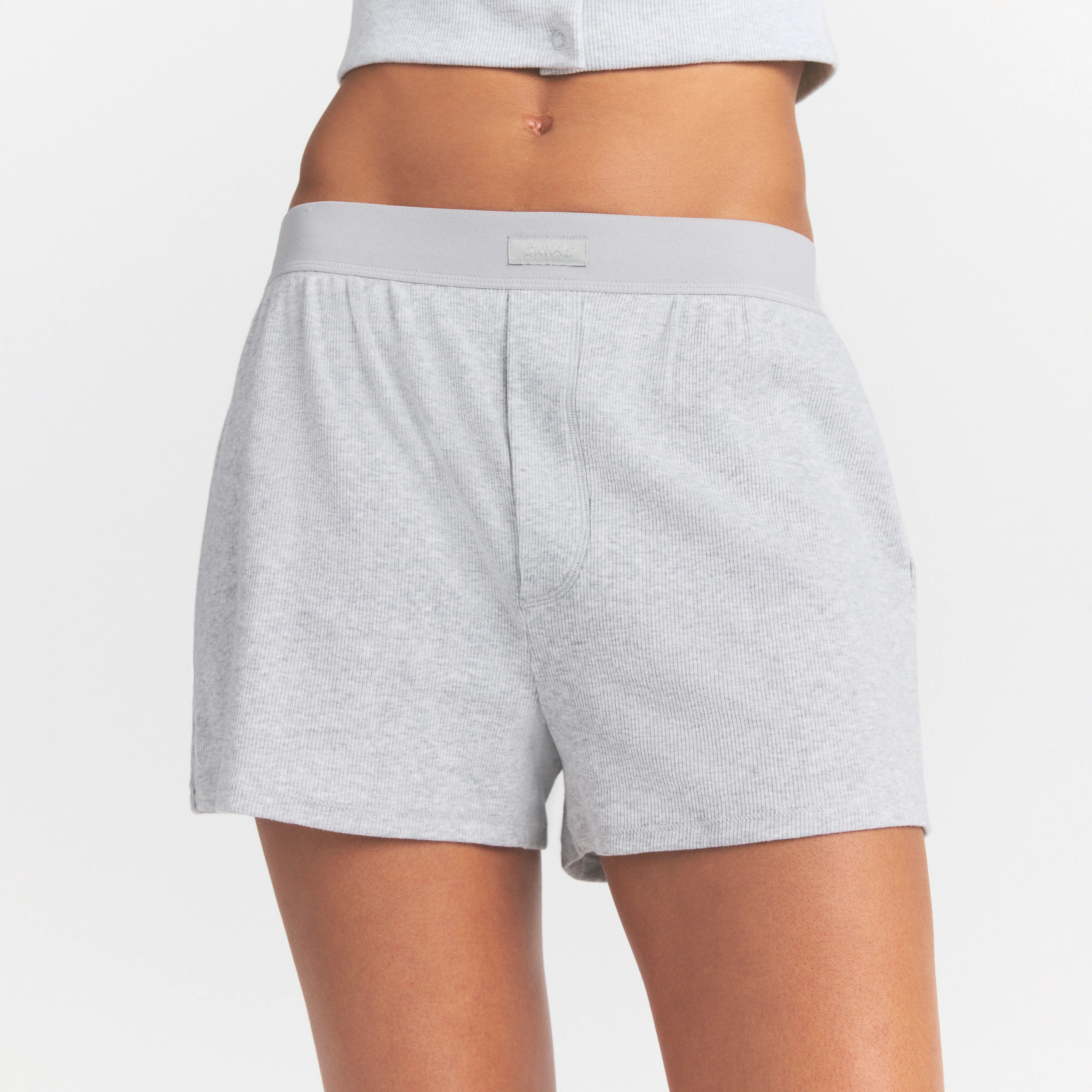 COTTON RIB LOOSE BOXER | LIGHT HEATHER GREY ON A MODEL SIDE VIEW