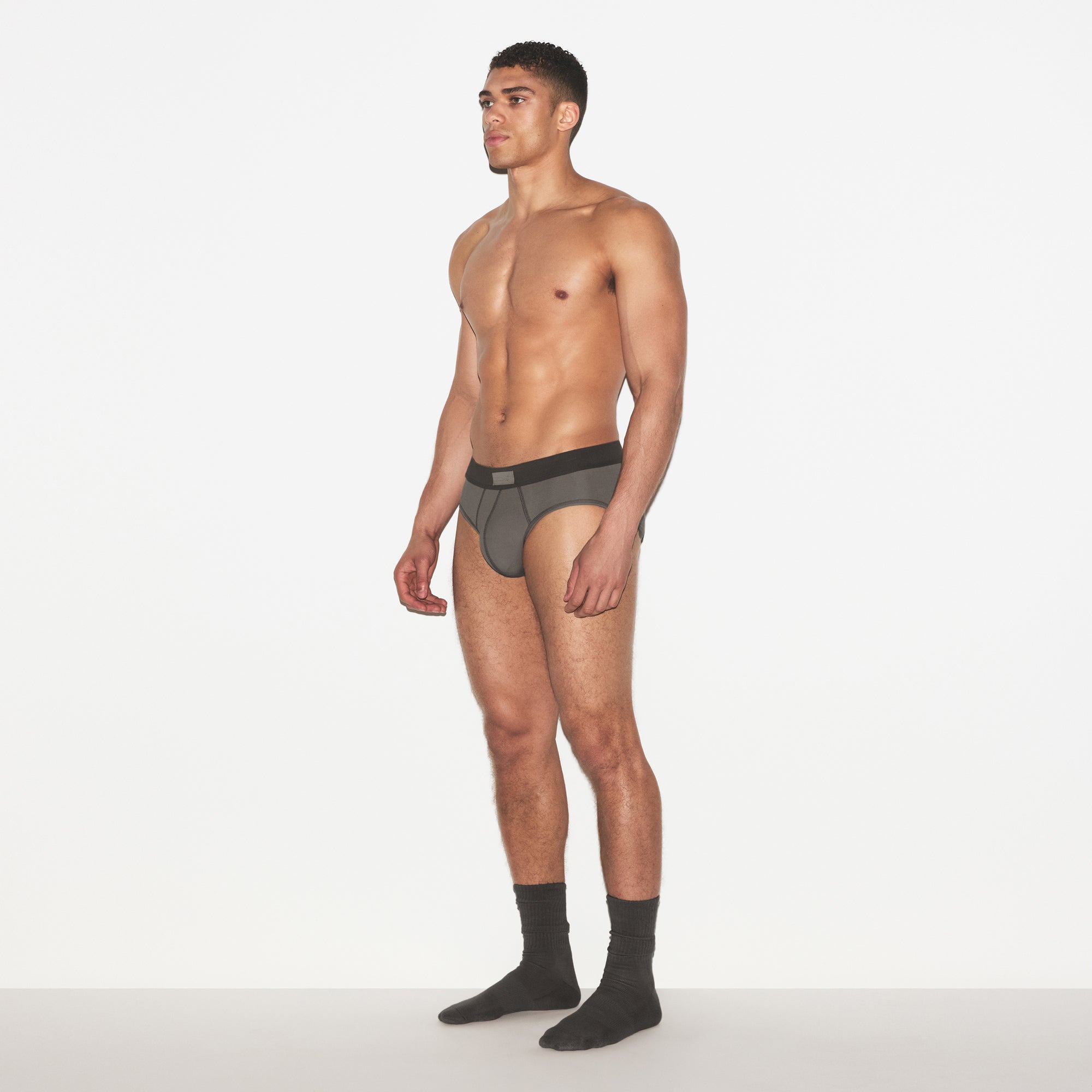 SKIMS COTTON MENS BRIEF 3-PACK | HEATHER MULTI ON A MODEL FRONT VIEW | FOCUS: 0.0, 1.0, 0.9