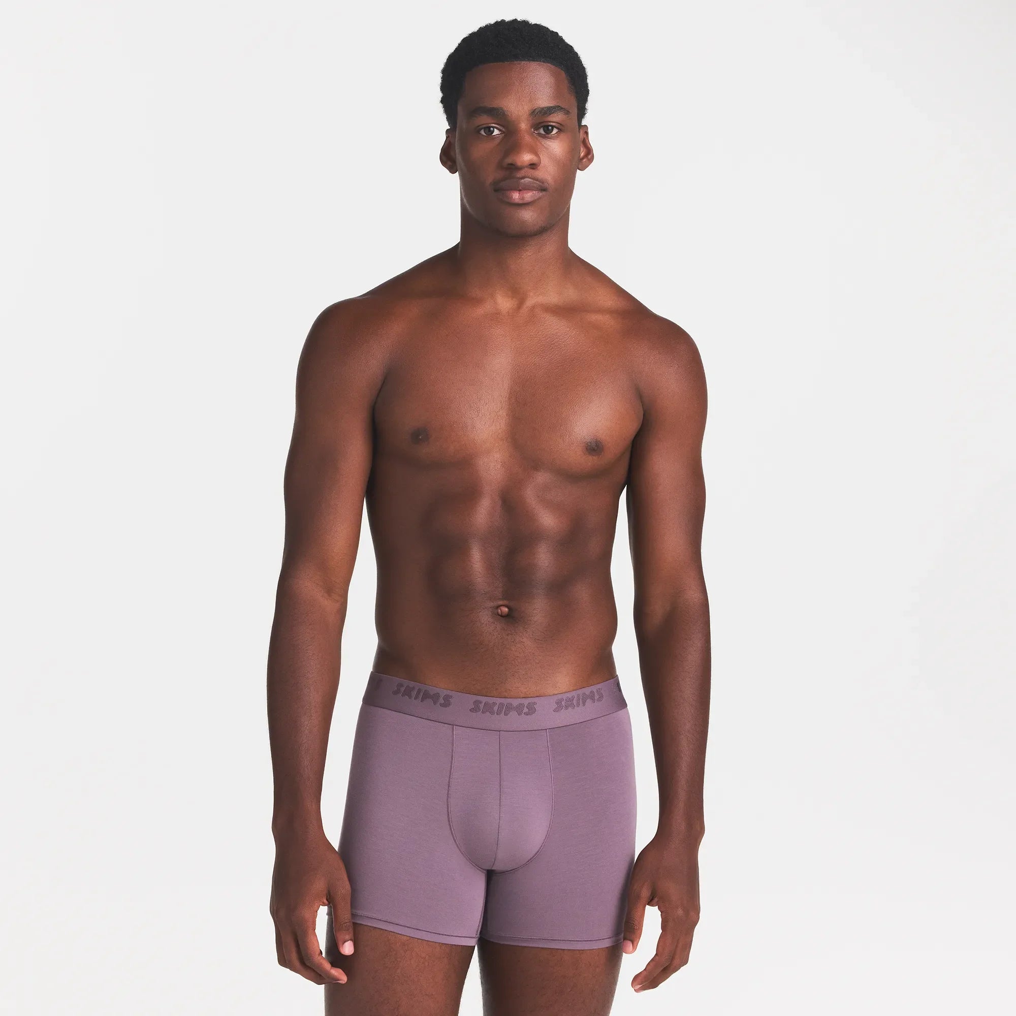 SKIMS STRETCH MENS 3" BOXER BRIEF | IRIS ON A MODEL FRONT VIEW@ | FOCUS: 0.0, 1.0, 0.9