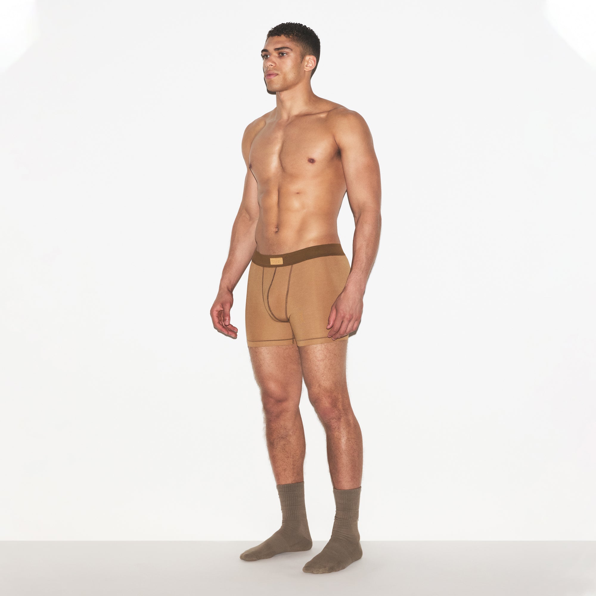 SKIMS COTTON MENS 3 INCH BOXER BRIEF | RUSSET ON A MODEL FRONT VIEW | FOCUS: 0.0, 1.0, 0.9