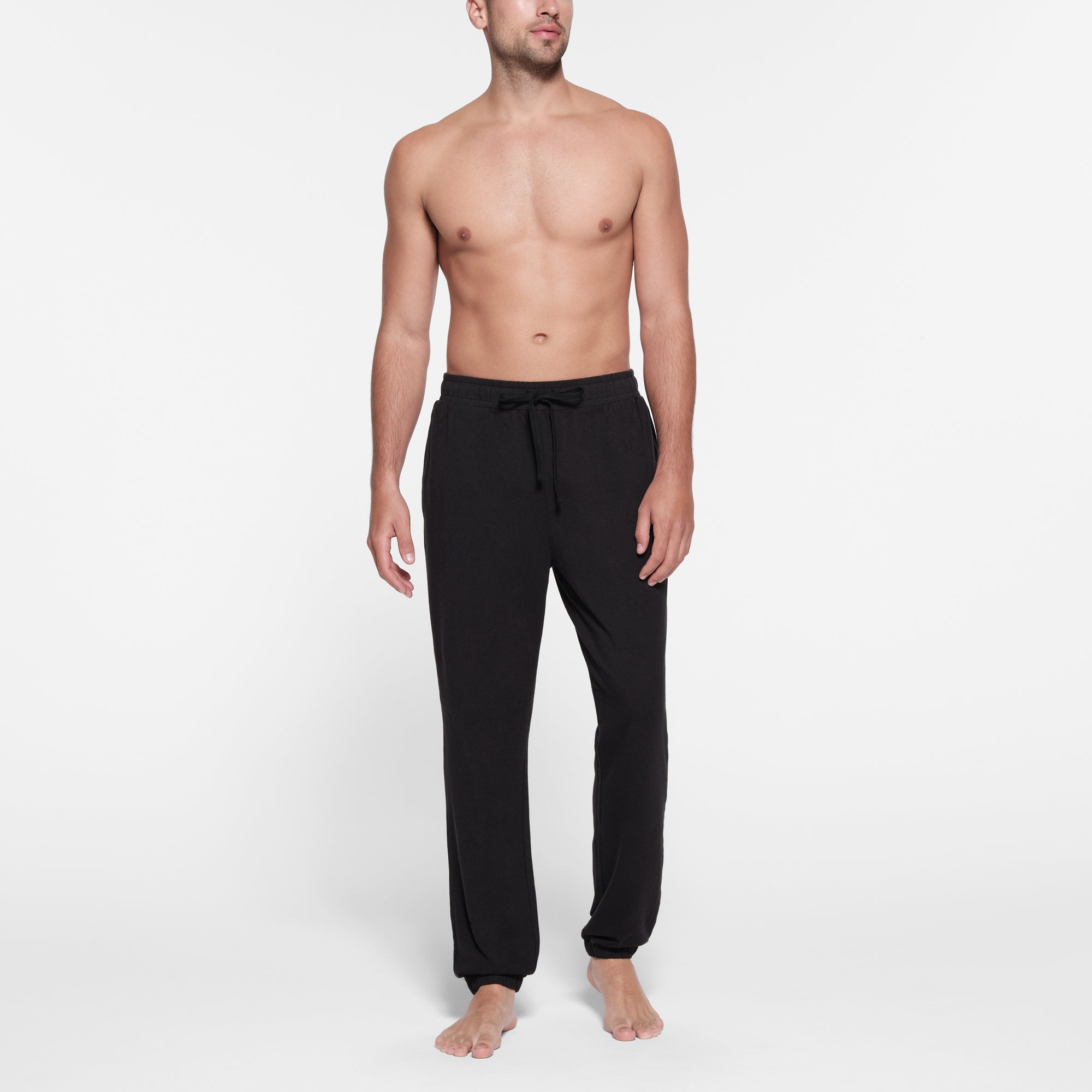 JERSEY LOUNGE MENS JOGGER | OBSIDIAN ON A MODEL FRONT VIEW @ | FOCUS: 0.9, 0.1, 0.7