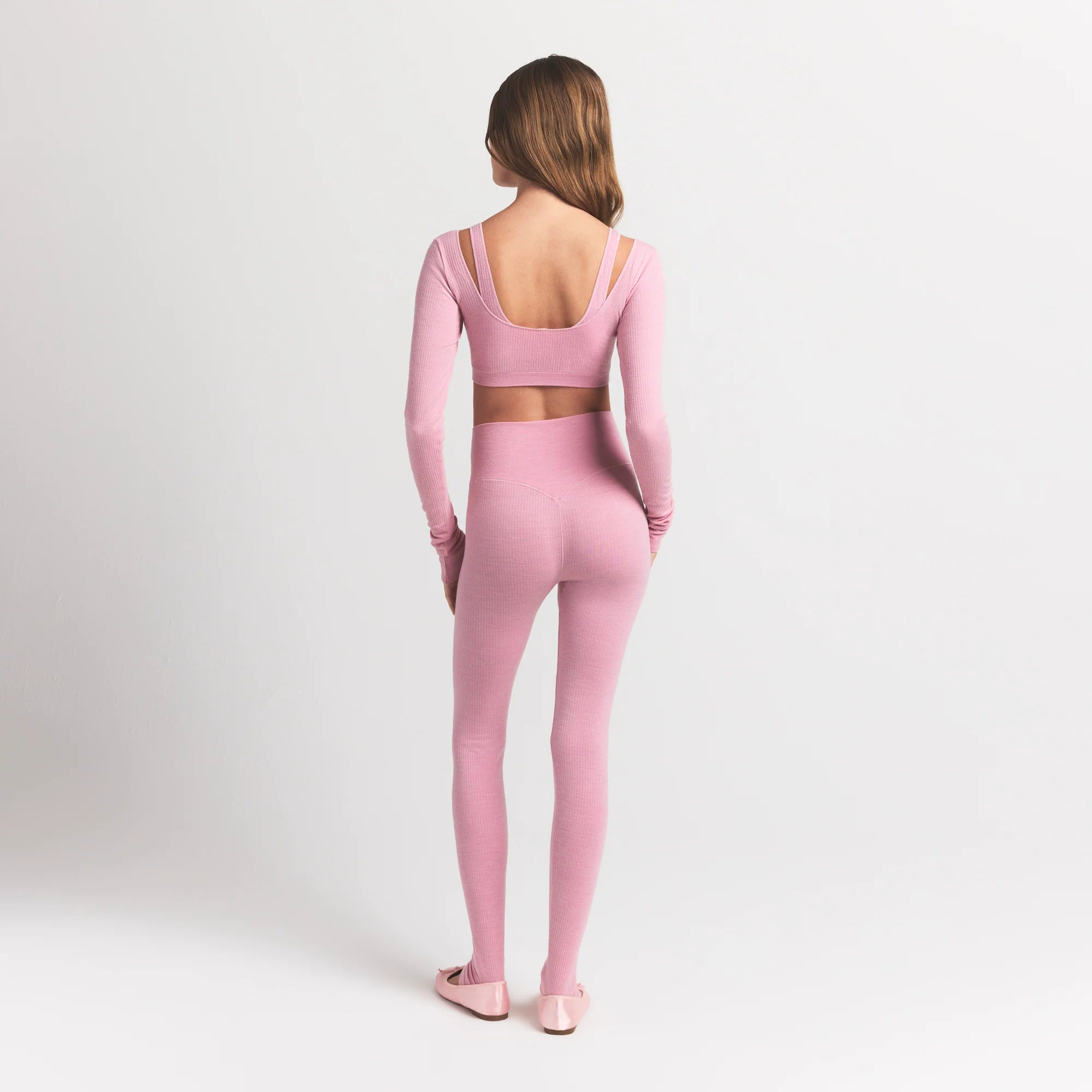 WOOL RIB HIGH-WAISTED LEGGING | HALITE ON A MODEL BACK VIEW S | FOCUS: 0.0, 1.0, 0.9