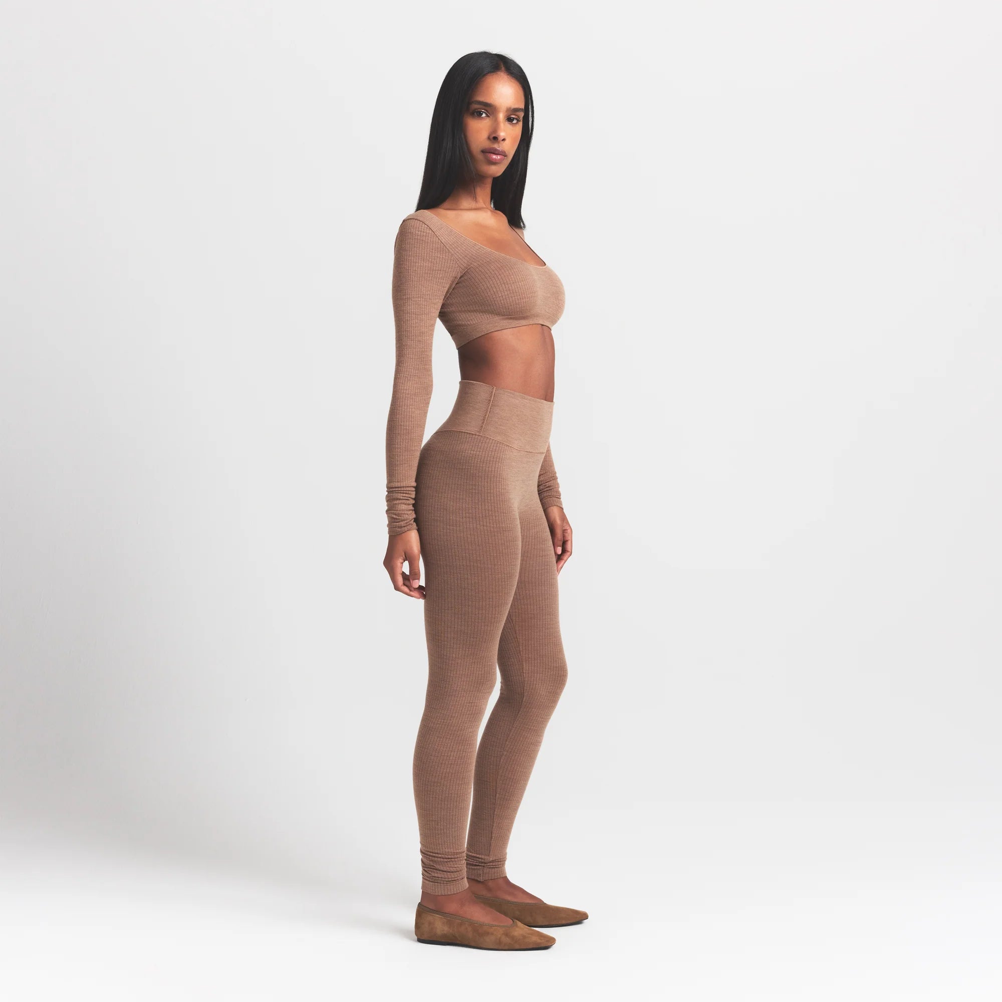 WOOL RIB HIGH-WAISTED LEGGING | SIENNA ON A MODEL FRONT VIEW S | FOCUS: 0.0, 1.0, 0.9