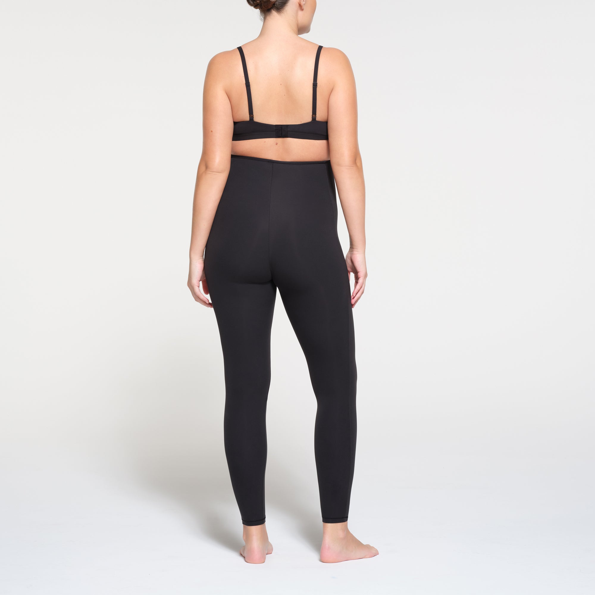 FITS EVERYBODY MATERNITY LEGGING | ONYX ON A MODEL BACK VIEW