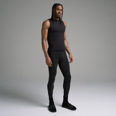 SKIMS SPORT MENS LEGGING | OBSIDIAN ON A MODEL SIDE VIEW | FOCUS: 0.0, 1.0, 0.9