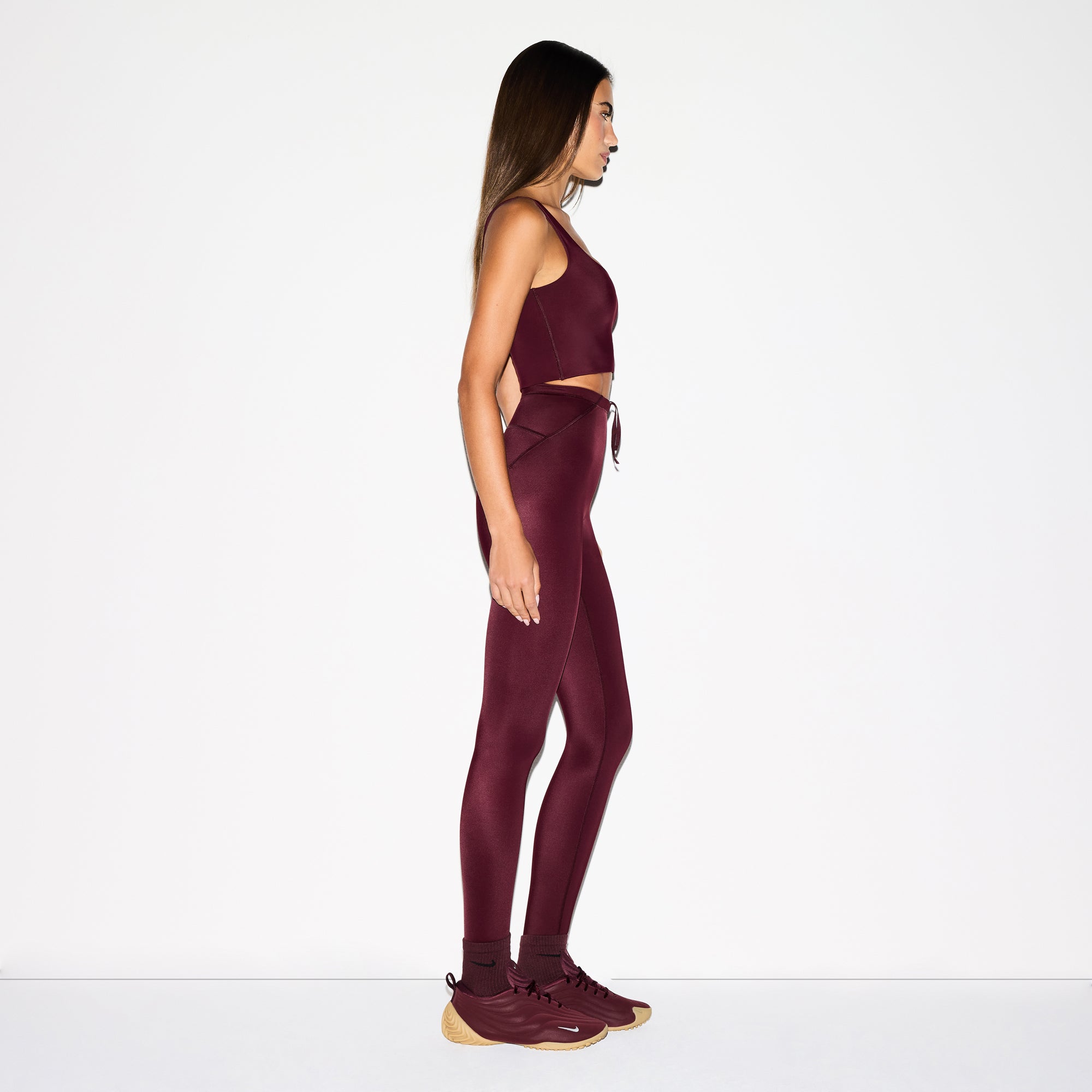 NikeSKIMS SHINE DRAWCORD 26" LEGGING | CURRANT ON A MODEL FRONT VIEW @ | FOCUS: 0.0, 1.0, 0.9