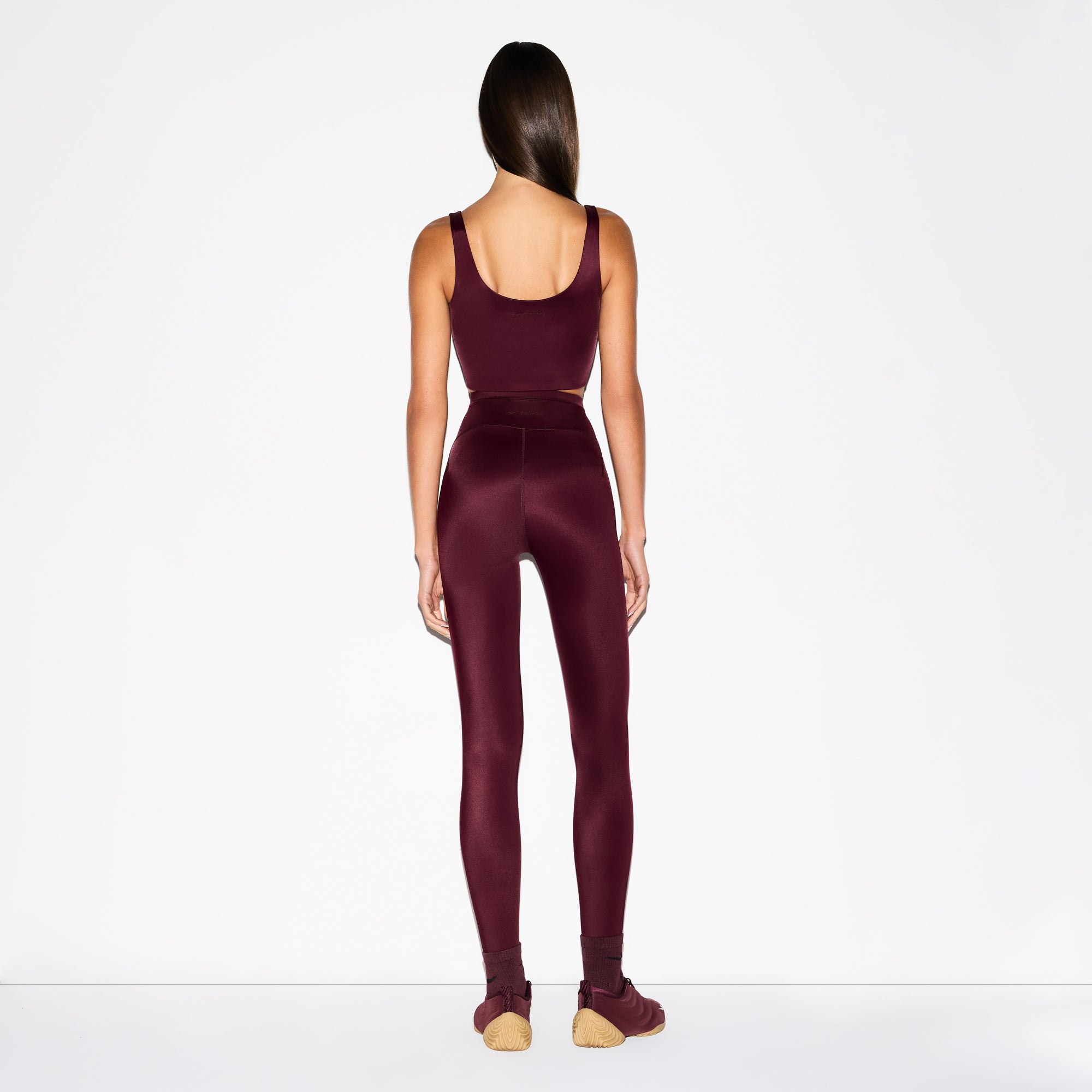 NikeSKIMS SHINE DRAWCORD 26" LEGGING | CURRANT ON A MODEL FRONT VIEW @ | FOCUS: 0.0, 1.0, 0.9