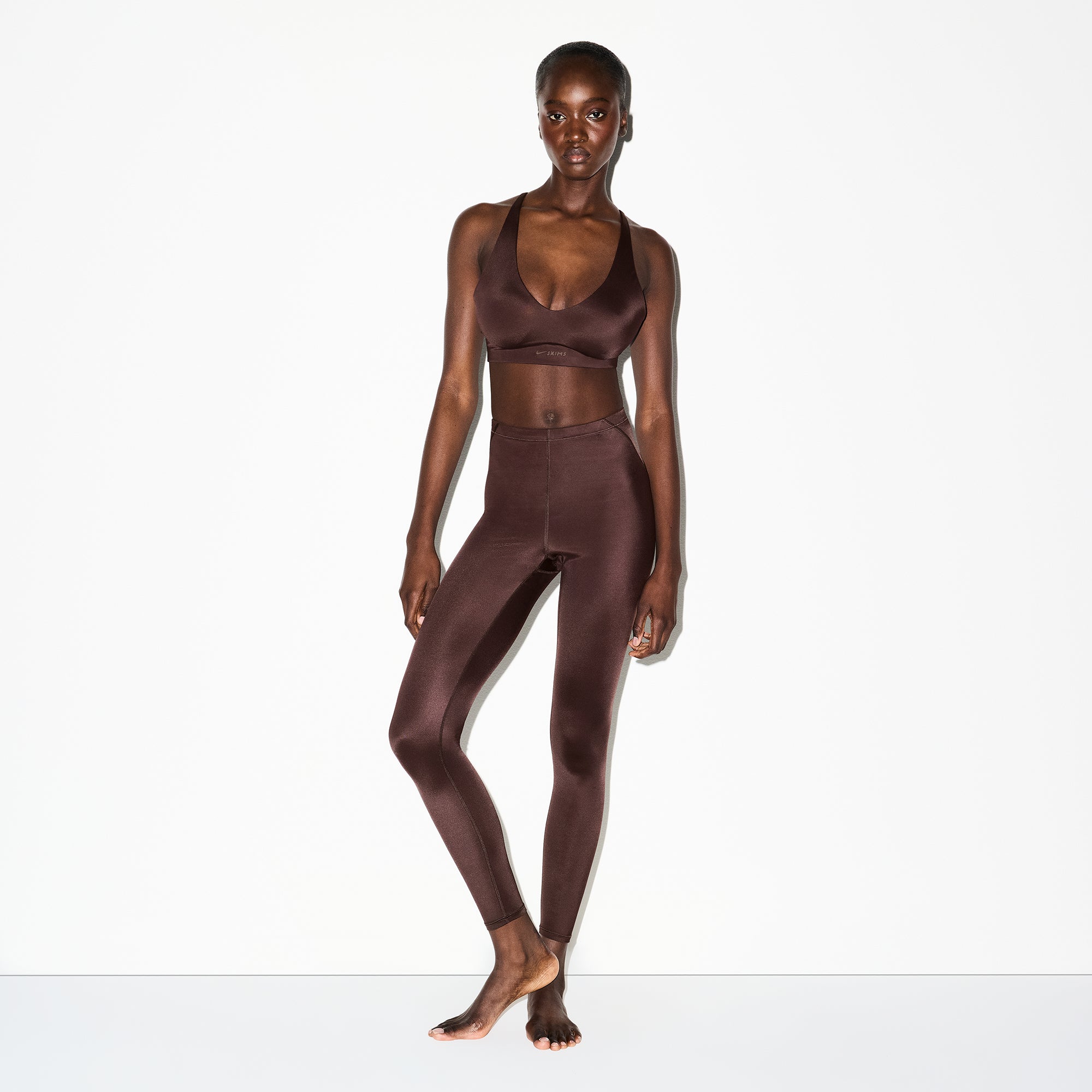 NikeSKIMS SHINE DRAWCORD 26" LEGGING | PHOENIX ON A MODEL FRONT VIEW @ | FOCUS: 0.0, 1.0, 0.9