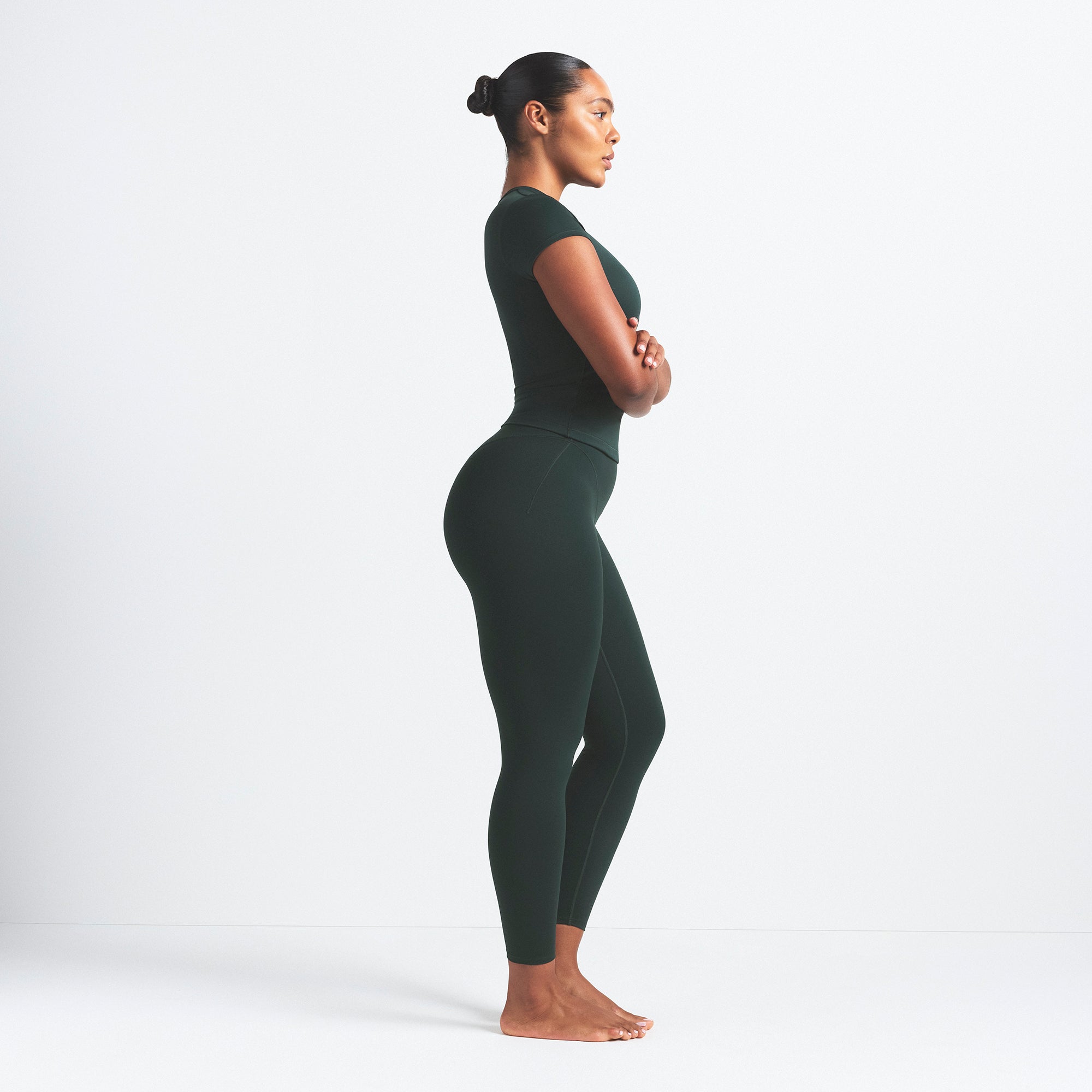 NikeSKIMS MATTE V-LINE 26" LEGGING | DARK TEAL ON A MODEL SIDE VIEW @ | FOCUS: 0.0, 1.0, 0.9