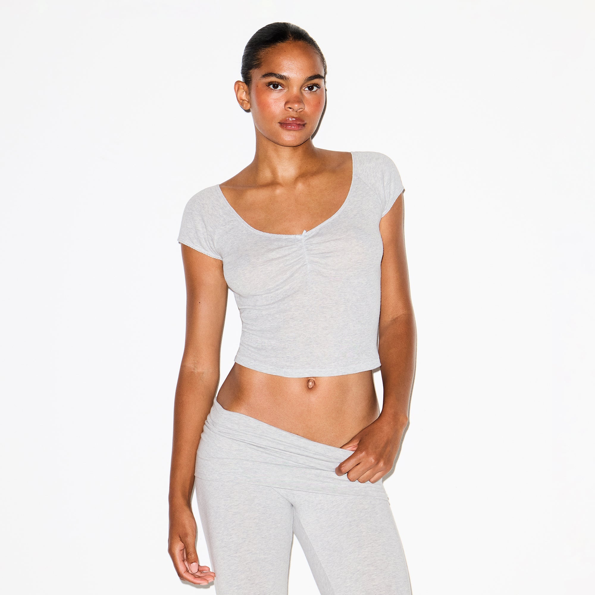 COTTON JERSEY FOLDOVER CAPRI | LIGHT HEATHER GREY ON A MODEL FRONT VIEW @ | FOCUS: 0.0, 1.0, 0.9