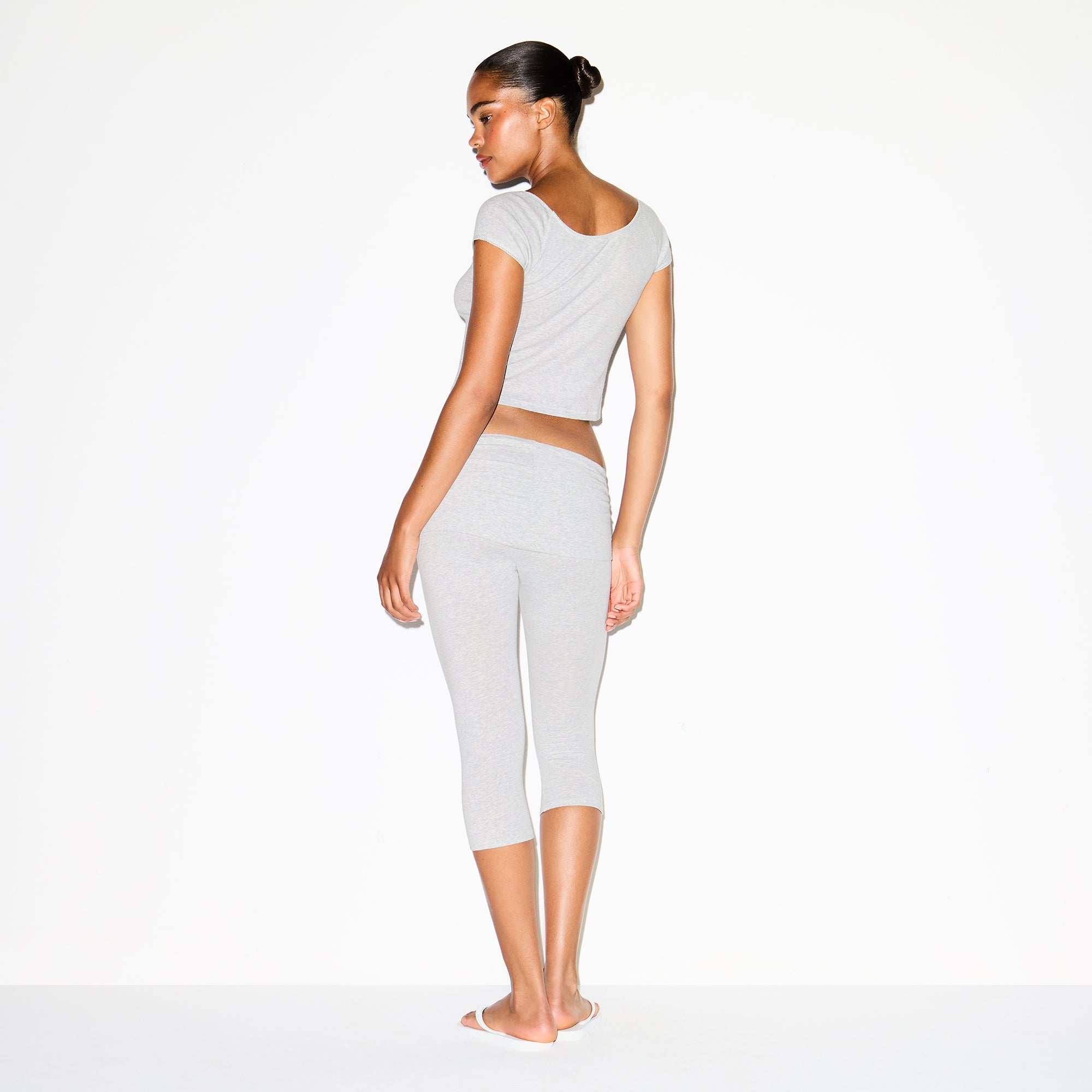 COTTON JERSEY FOLDOVER CAPRI | LIGHT HEATHER GREY ON A MODEL BACK VIEW @ | FOCUS: 0.0, 1.0, 0.9