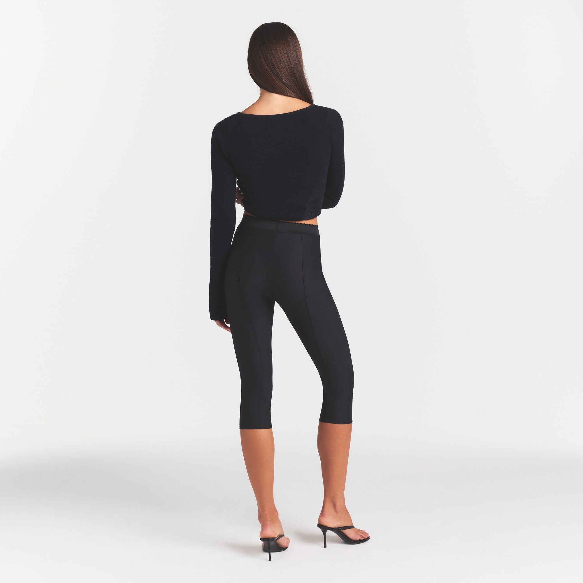 SKIMS BODY HIGH-WAISTED CAPRI | ONYX ON A MODEL FRONT VIEW @
