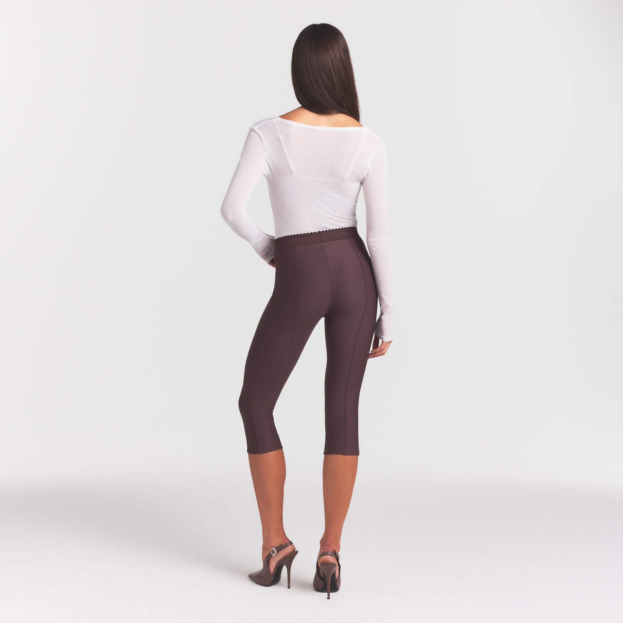 SKIMS BODY HIGH-WAISTED CAPRI | RAISIN ON A MODEL FRONT VIEW @