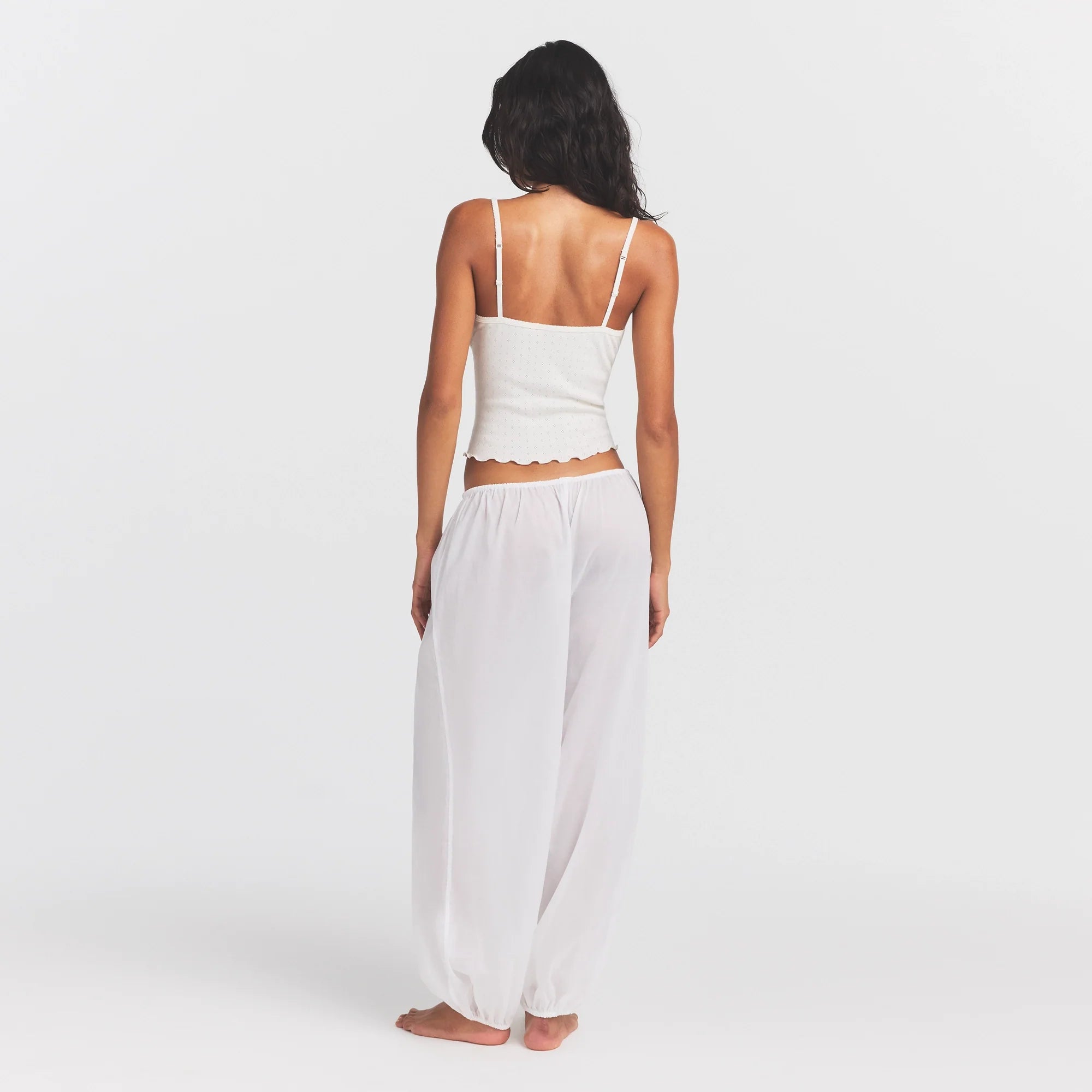 VOILE SLEEP BALLOON PANT | SNOW ON A MODEL FRONT VIEW @ | FOCUS: 0.0, 1.0, 0.9