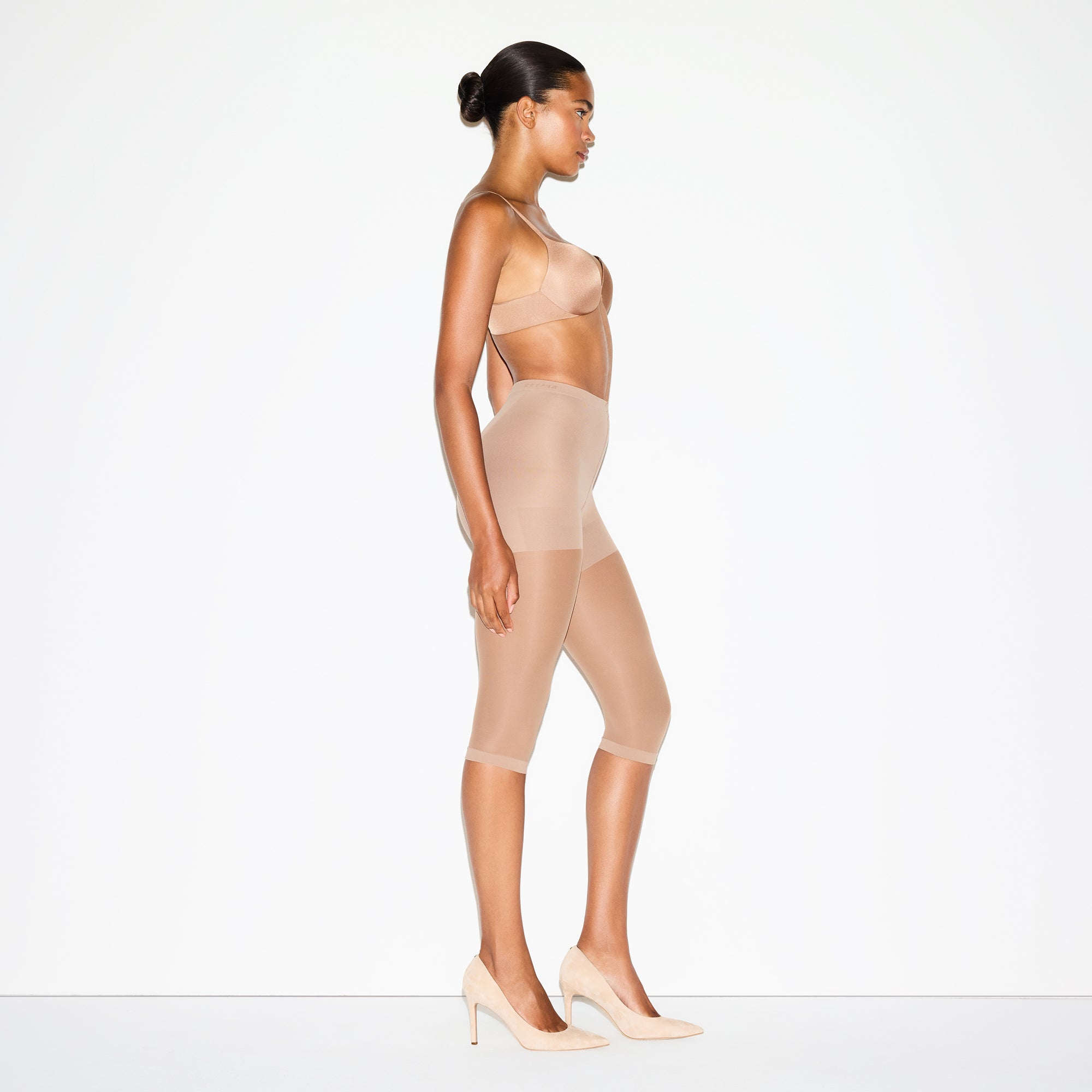 HOSIERY SHAPING CAPRI TIGHTS | SIENNA ON A MODEL FRONT VIEW @ 
