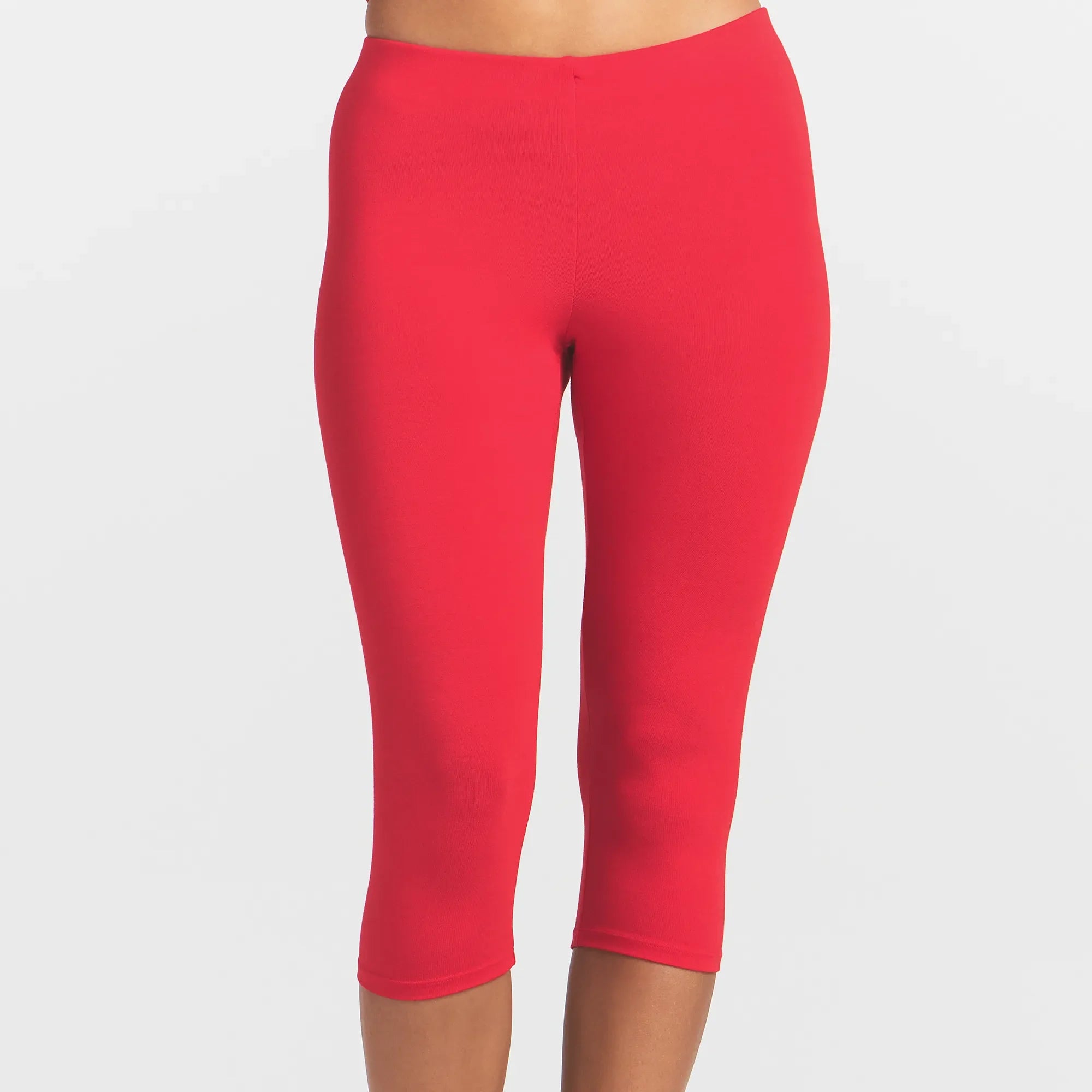 SMOOTH LAYERS HIGH-WAISTED CAPRI | CARMINE ON A MODEL FRONT VIEW @ | FOCUS: 0.0, 1.0, 0.9