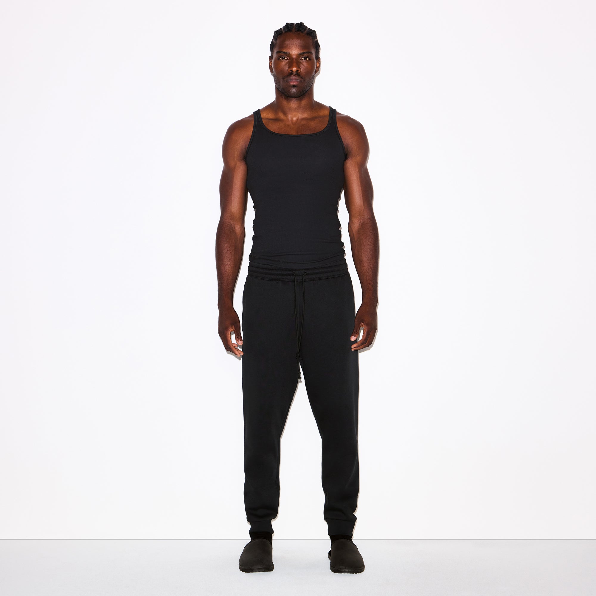 FLEECE LOUNGE MENS TAPERED JOGGER | WASHED ONYX ON A MODEL FRONT VIEW @ | FOCUS: 0.0, 1.0, 0.9