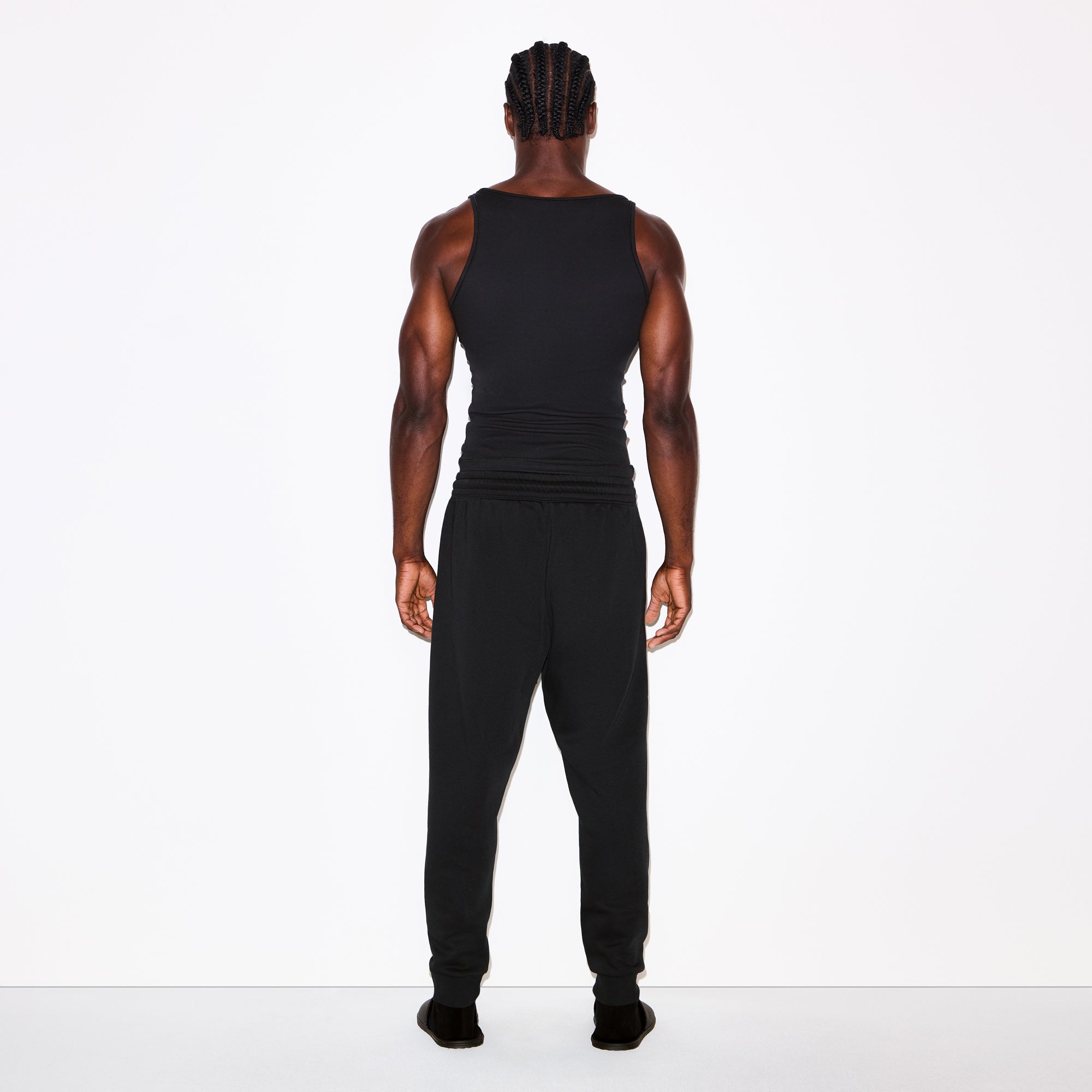 FLEECE LOUNGE MENS TAPERED JOGGER | WASHED ONYX ON A MODEL FRONT VIEW @ | FOCUS: 0.0, 1.0, 0.9