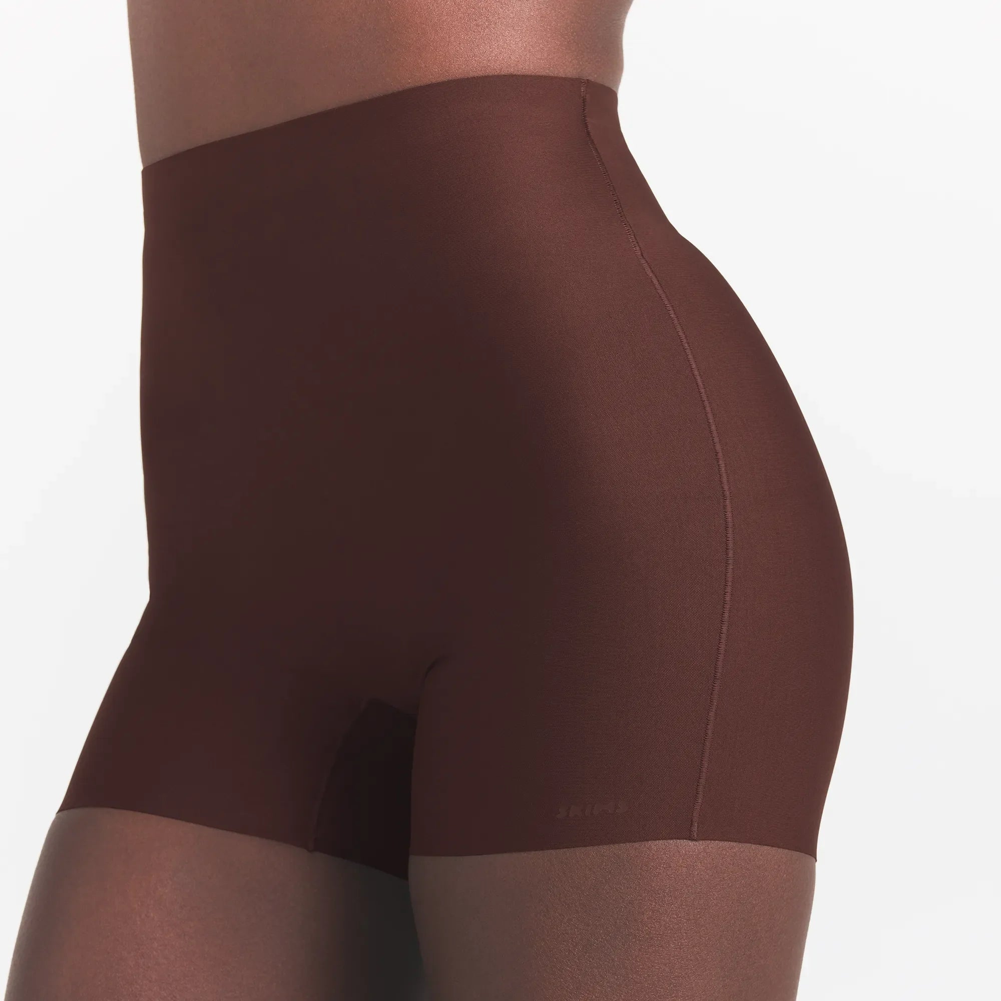 SKIMS BODY CORE SCULPT SHORTIE | COCOA ON A MODEL FRONT VIEW @