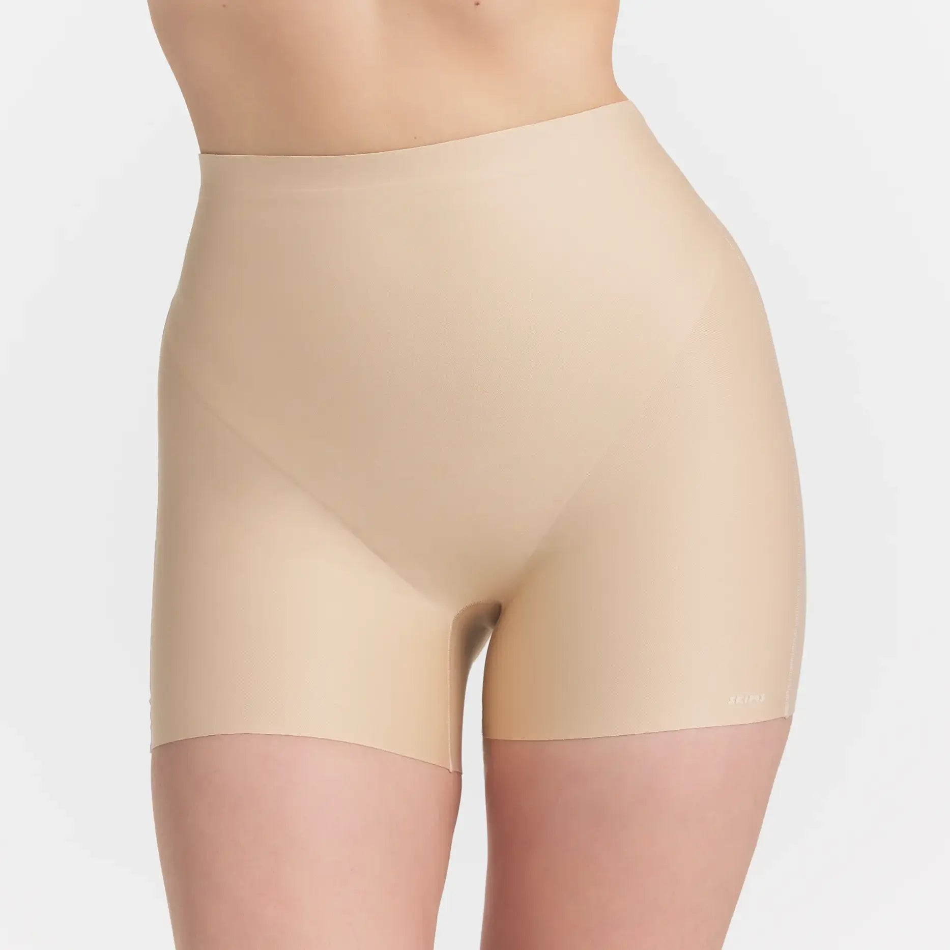 SKIMS BODY CORE SCULPT SHORTIE | SAND ON A MODEL FRONT VIEW @