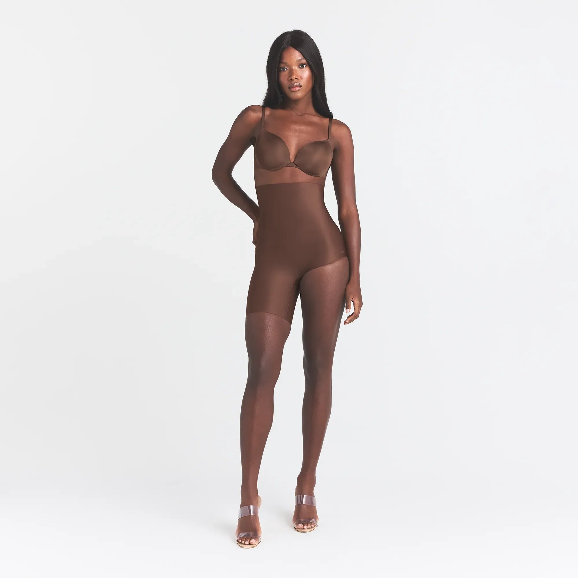 SKIMS BODY LEFT LEG SOLUTION SHORT | JASPER ON A MODEL FRONT VIEW @