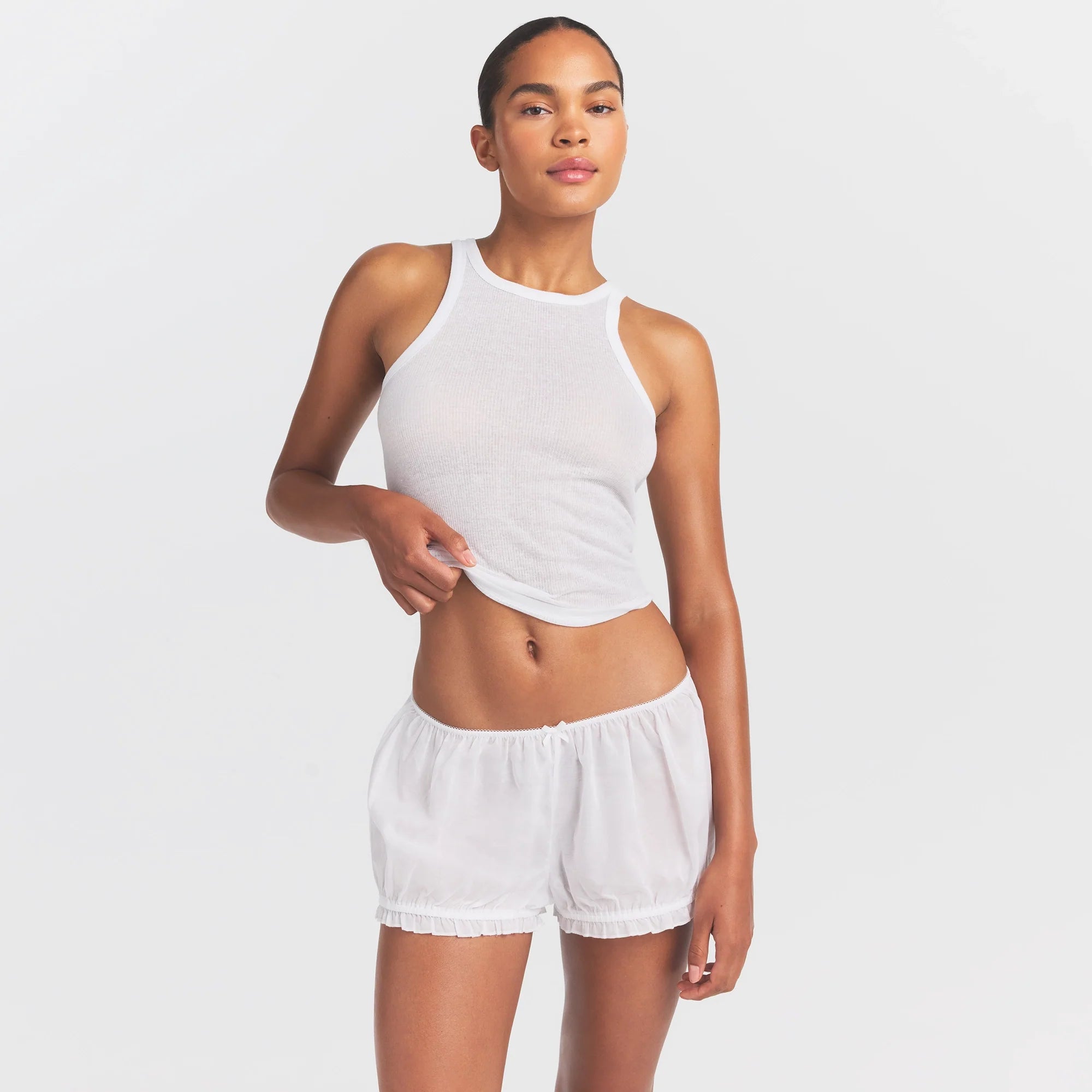 VOILE SLEEP BLOOMER SHORT | SNOW ON A MODEL SIDE VIEW @ | FOCUS: 0.0, 1.0, 0.9