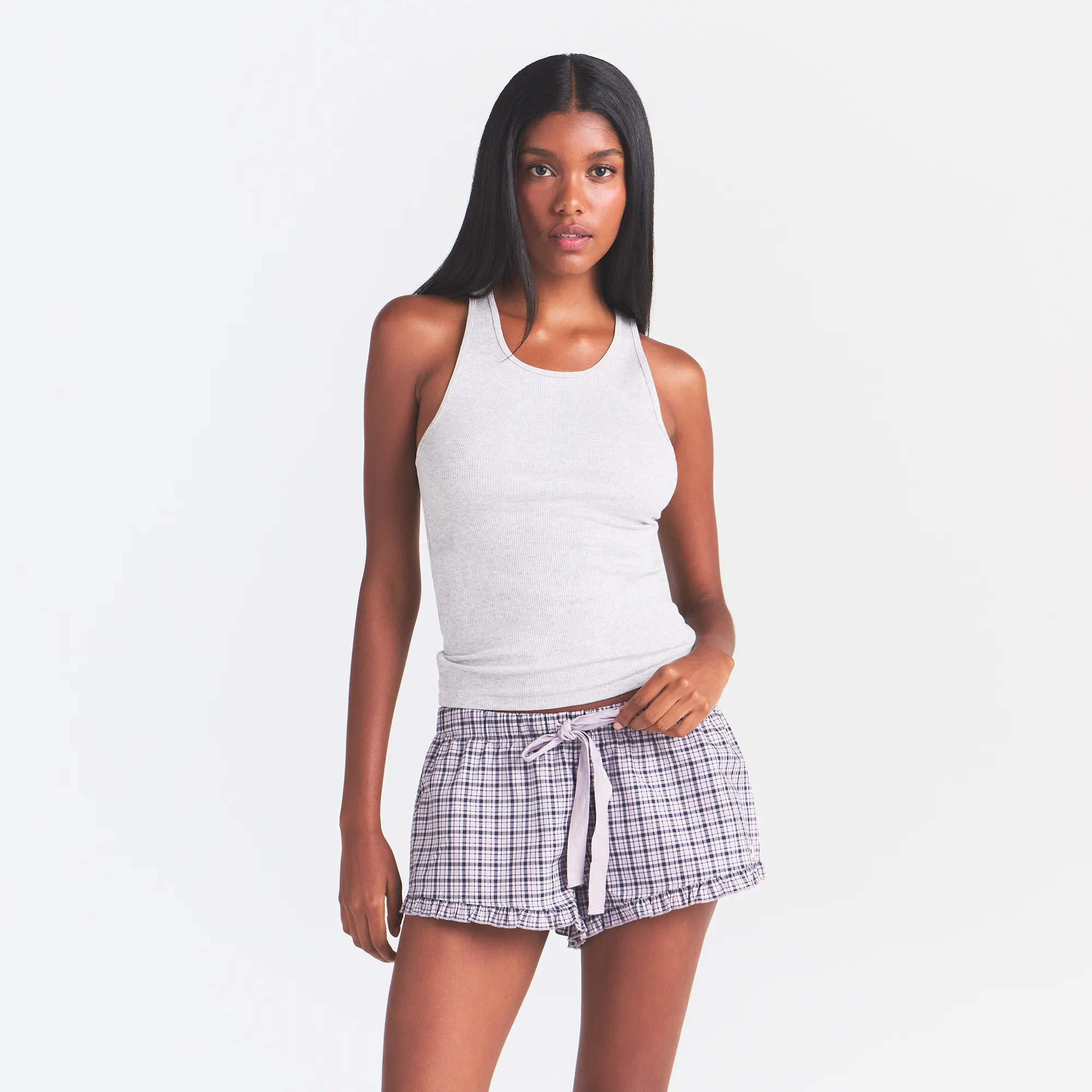 COTTON POPLIN SLEEP RUFFLE SHORT | IRIS MICA NAVY CHECK ON A MODEL | FOCUS: 0.0, 1.0, 0.9