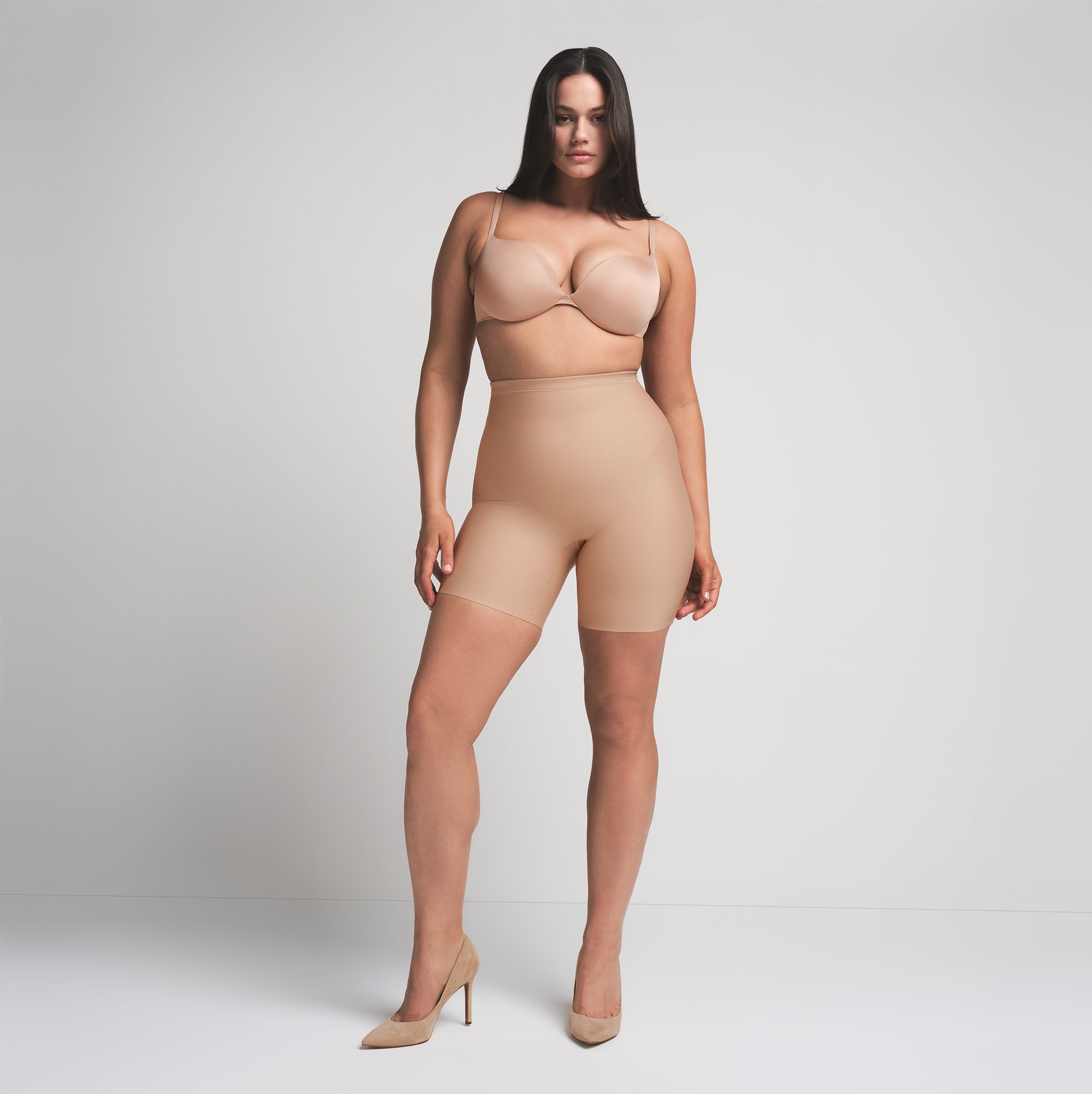SKIMS BODY CORE SCULPT MID RISE SHORT | CLAY  ON A MODEL FRONT VIEW