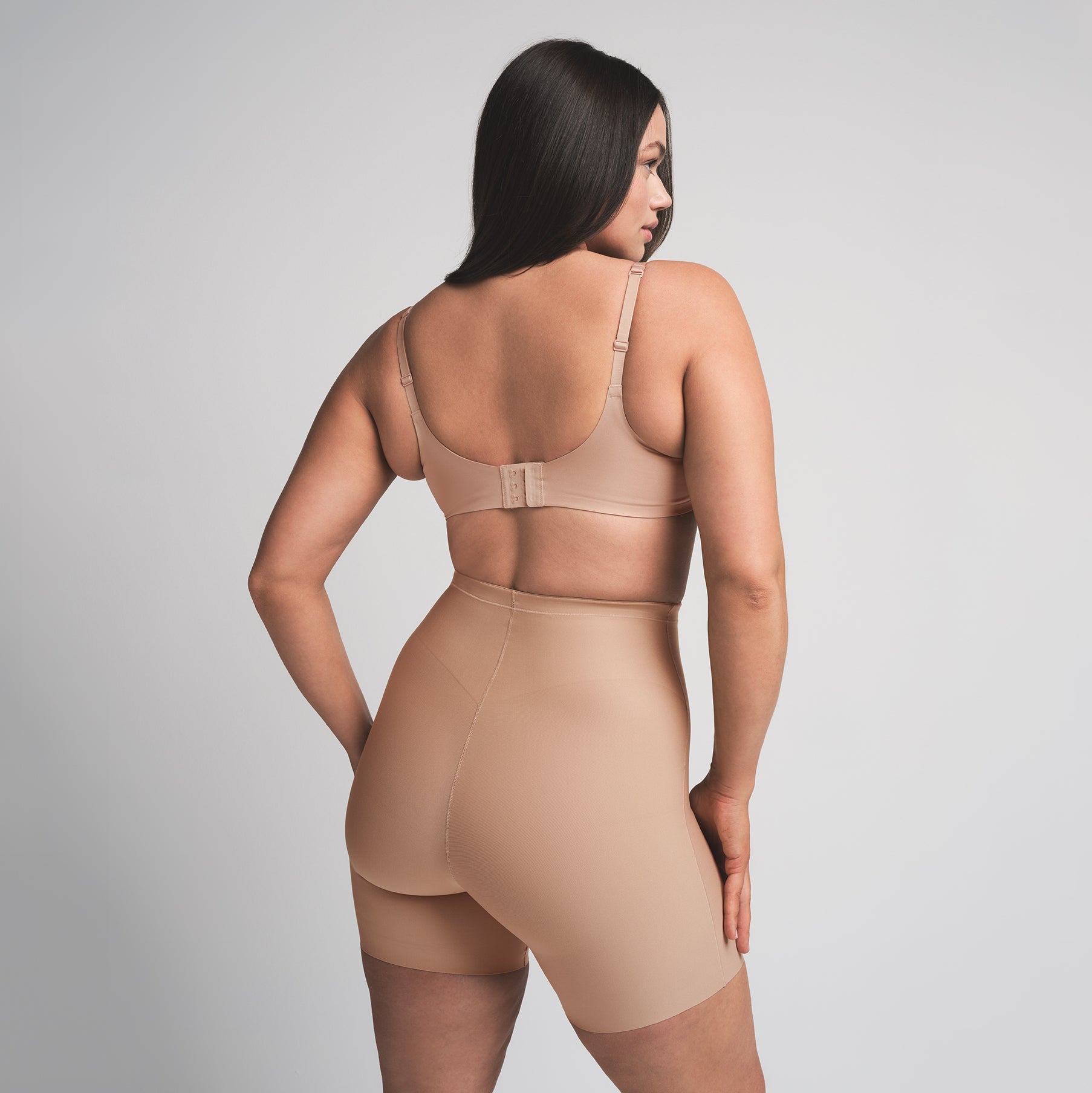 SKIMS BODY CORE SCULPT MID RISE SHORT | CLAY  ON A MODEL BACK VIEW