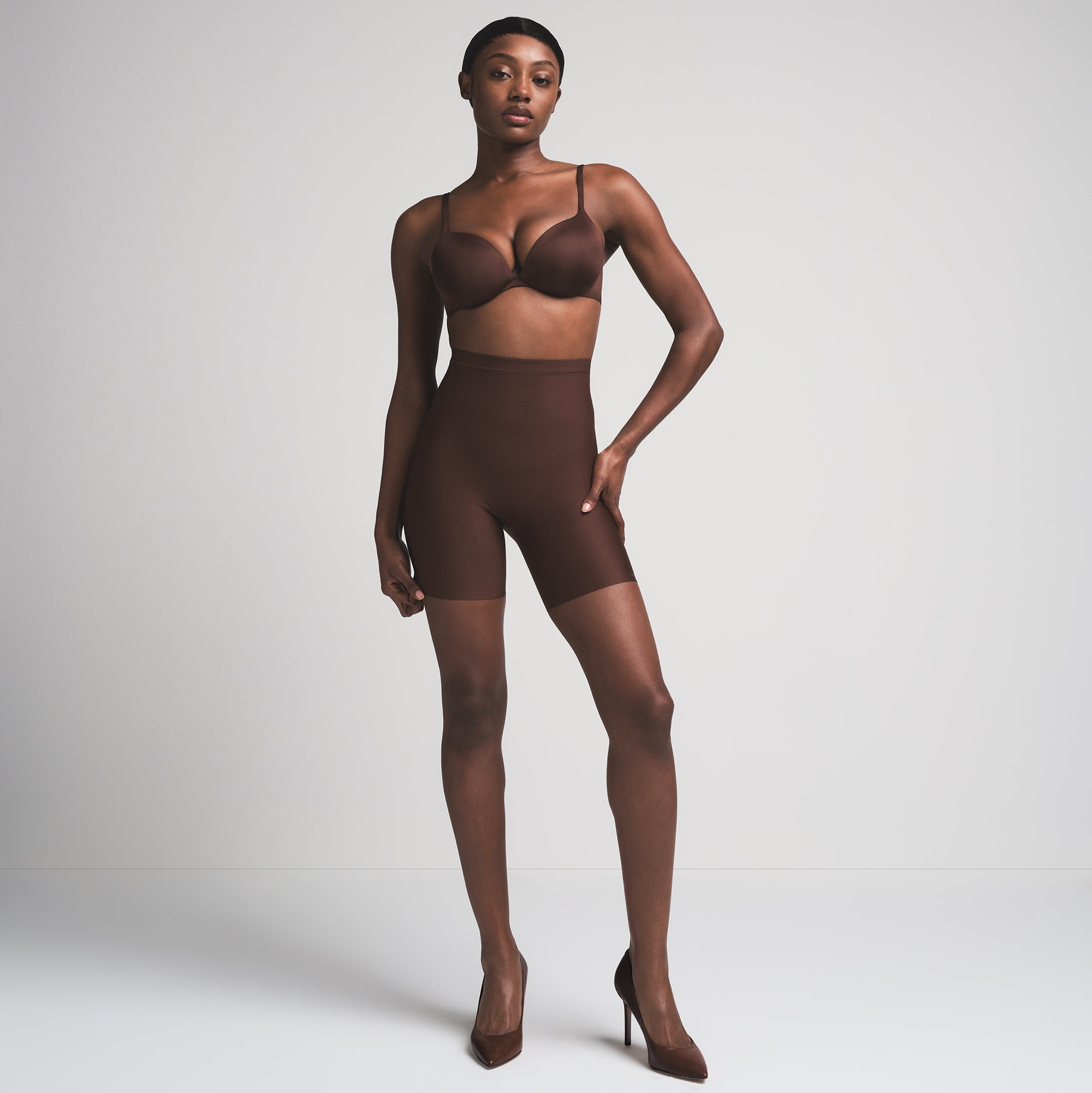SKIMS BODY CORE SCULPT MID RISE SHORT | COCOA  ON A MODEL FRONT VIEW