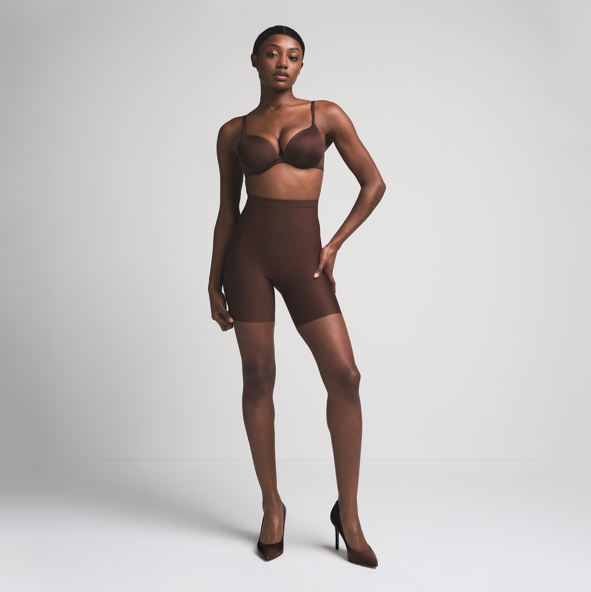 SKIMS BODY CORE SCULPT MID RISE SHORT | COCOA  ON A MODEL FRONT VIEW 